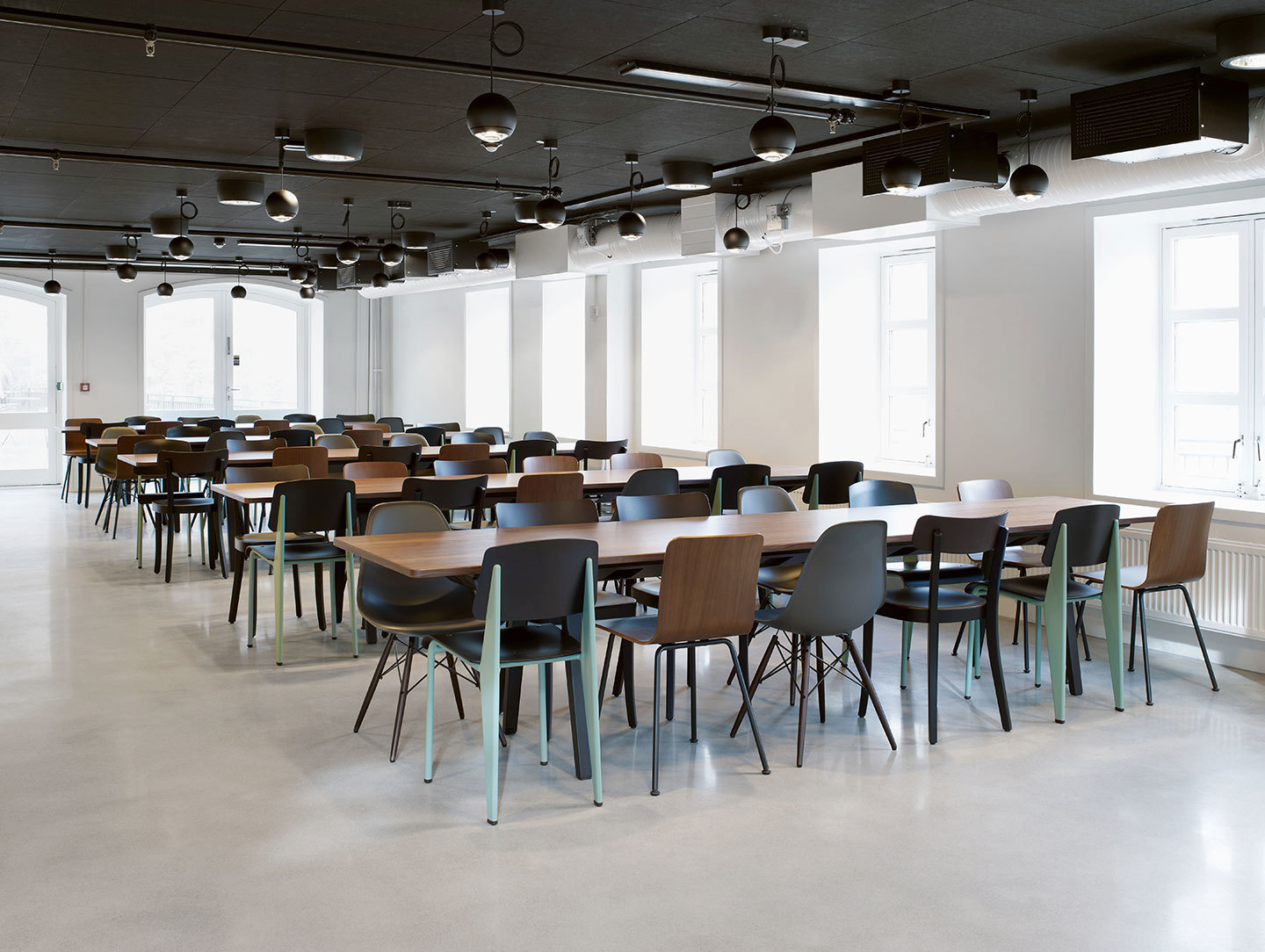 Vitra Eames Plastic Side Chairs Standard Basel