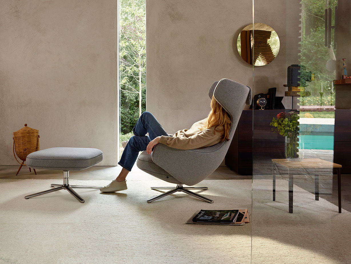 Vitra Grand Repos and Ottoman 1