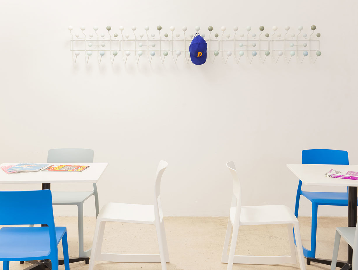 Vitra Hang it all White x5 Eames