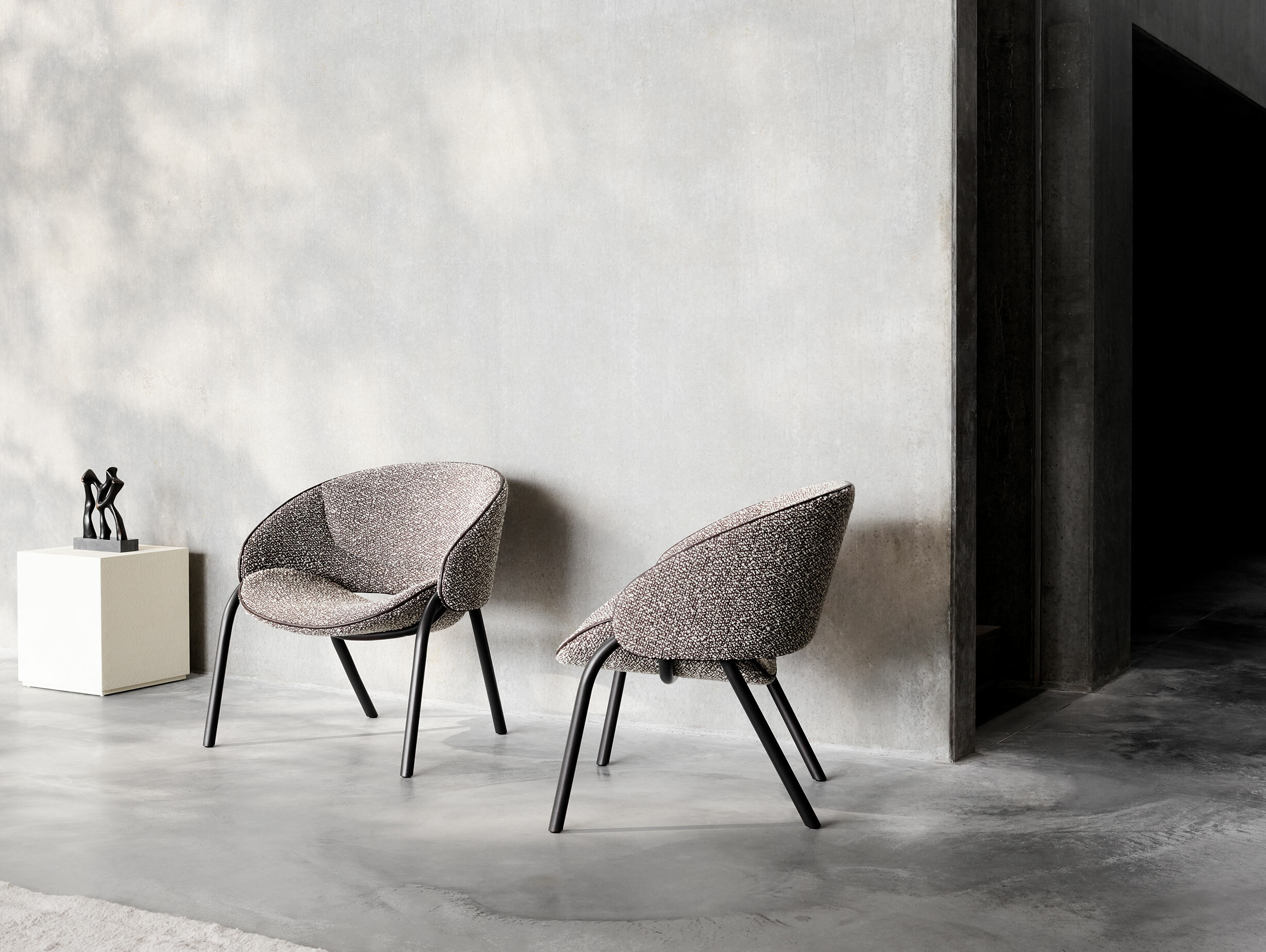 Wendelbo folium lounge chair lifestyle 4