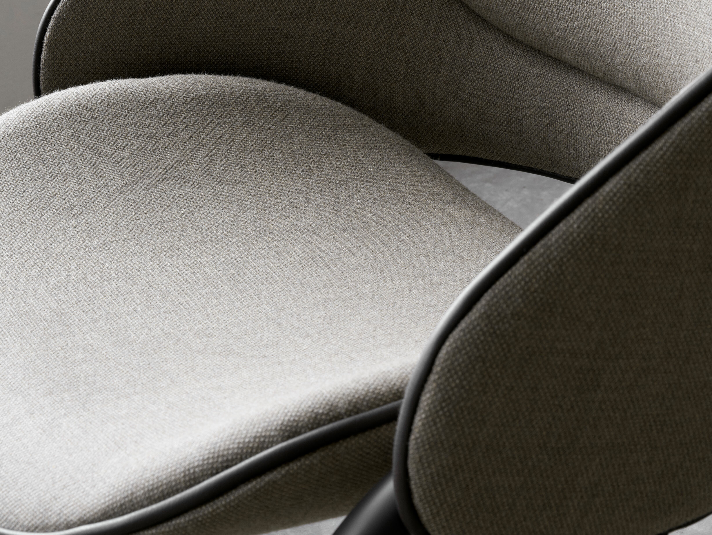 Wendelbo folium lounge chair lifestyle 5