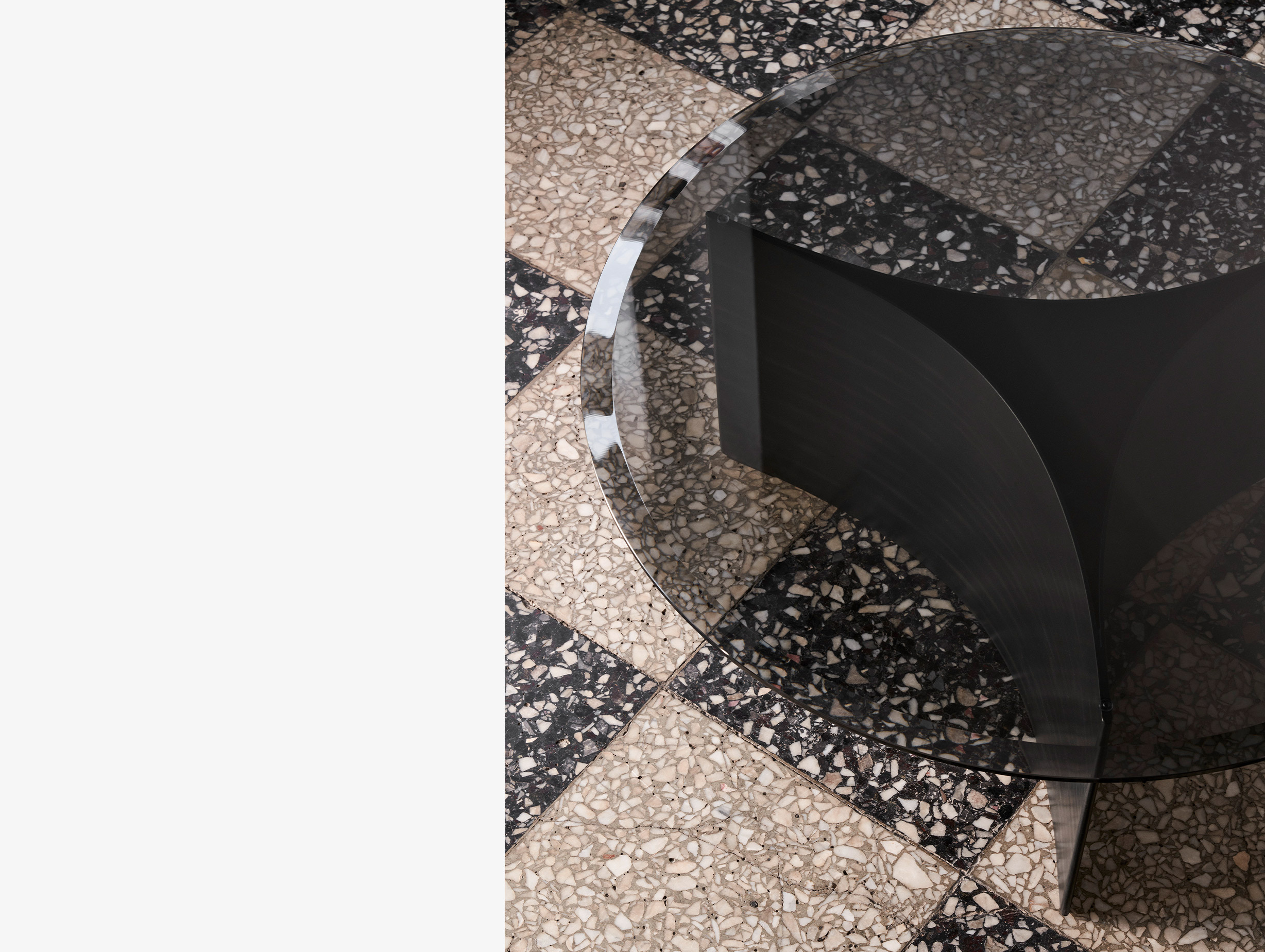 Wendelbo toan nguyen arc coffee table medium lifestyle1