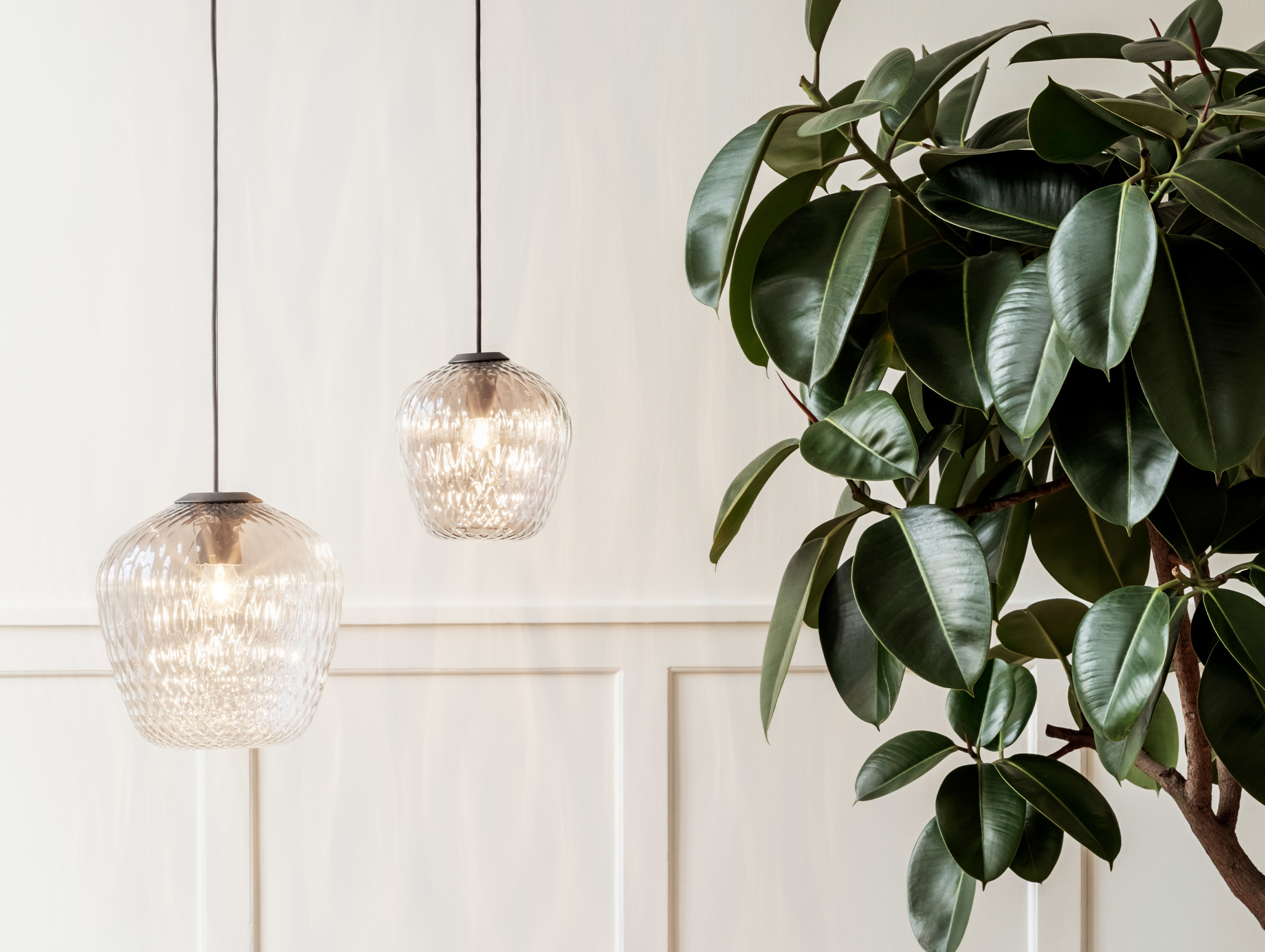 And Tradition Blown pendant lamp SW3 Samuel Wilkinson lifestyle