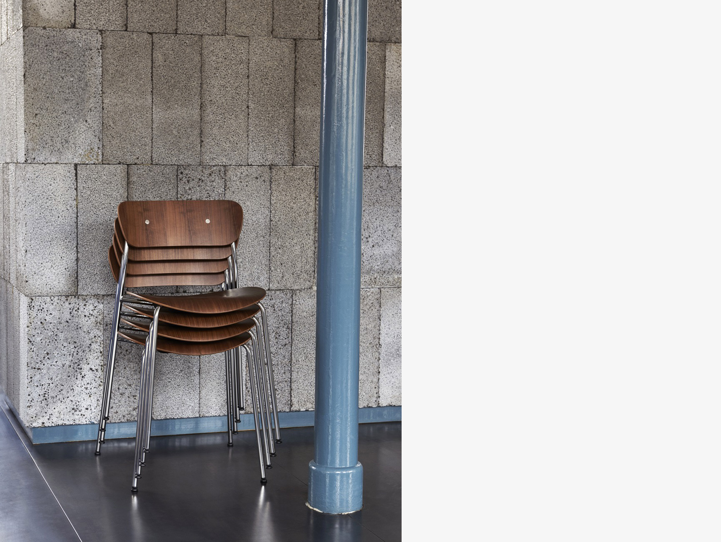 And Tradition Pavilion AV1 Chair black oak Anderssen Voll lifestyle