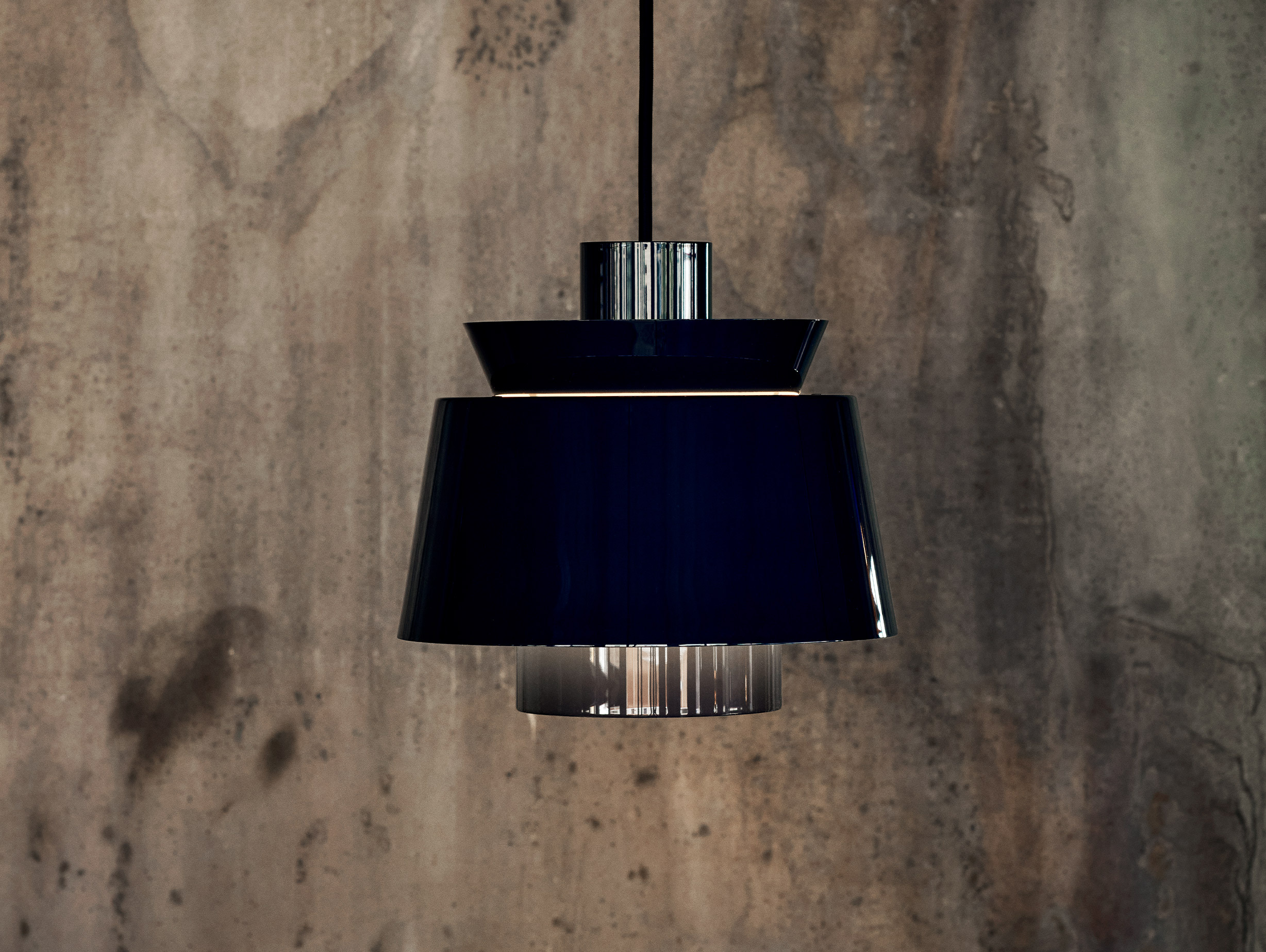 And Tradition Utzon pendant lamp steel blue Jorn Utzon lifestyle