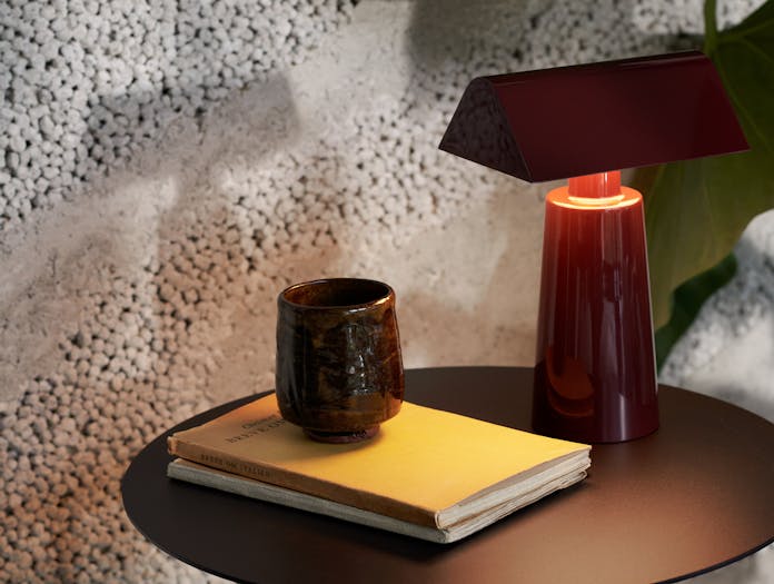 And tradition matteo fogale caret portable lamp mf1 lifestyle3