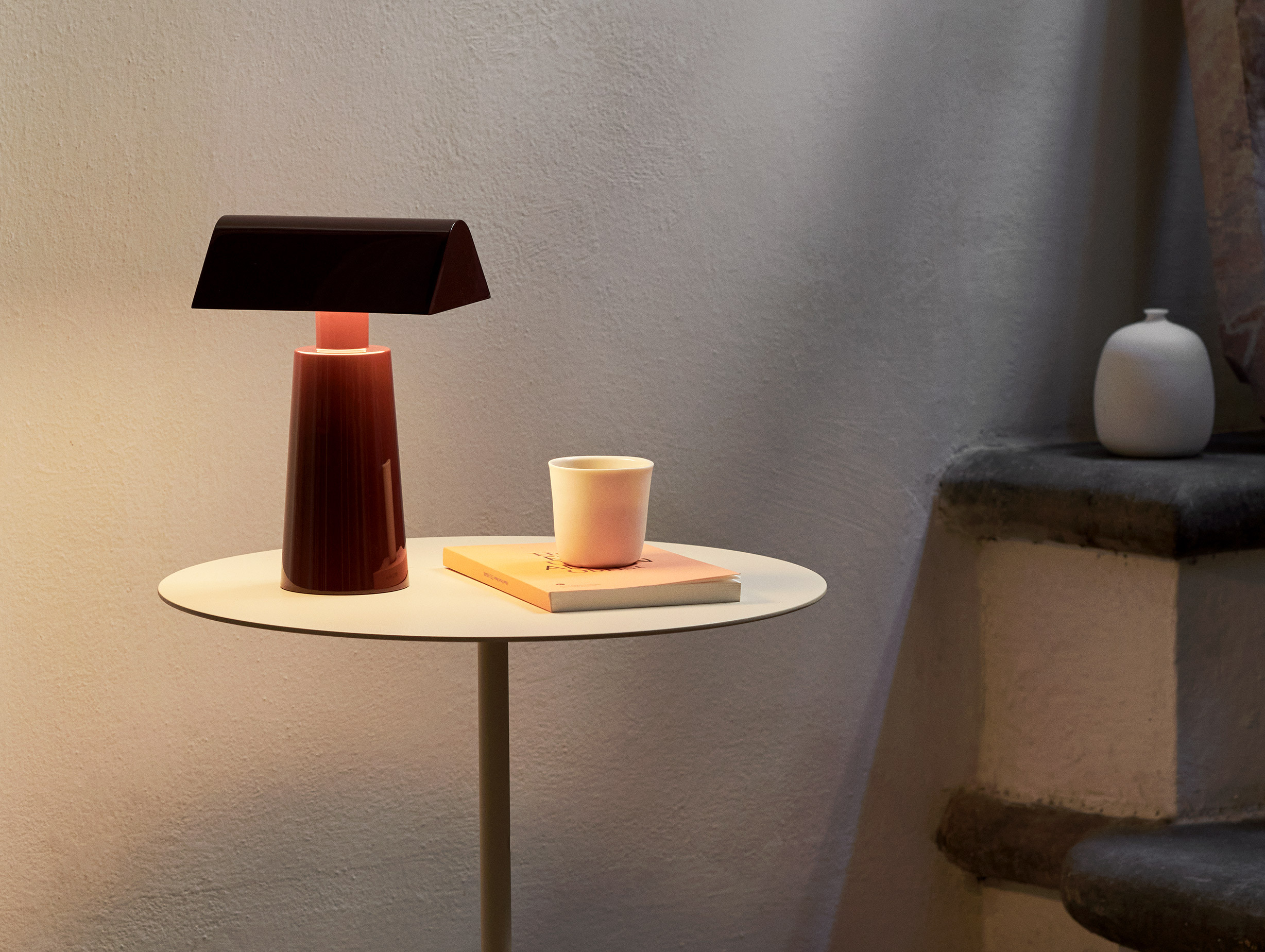 And tradition matteo fogale caret portable lamp mf1 lifestyle4