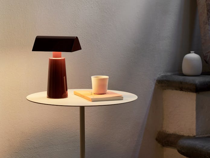 And tradition matteo fogale caret portable lamp mf1 lifestyle4