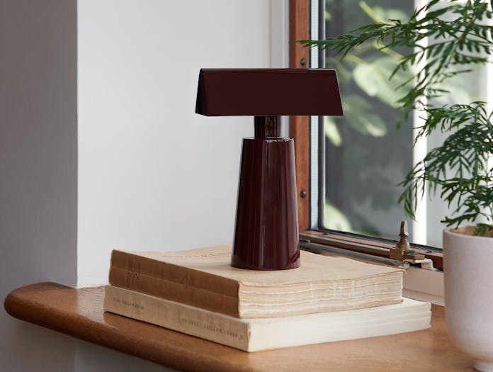 And tradition matteo fogale caret portable lamp mf1 lifestyle5