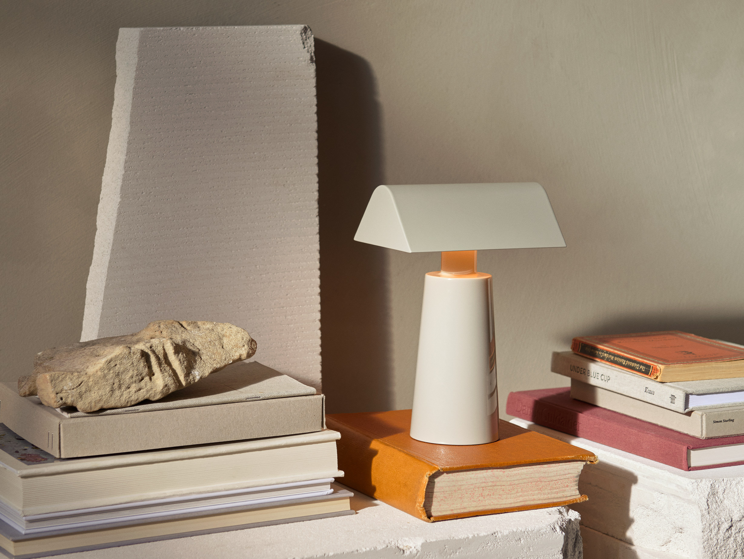 And tradition matteo fogale caret portable lamp mf1 lifestyle6