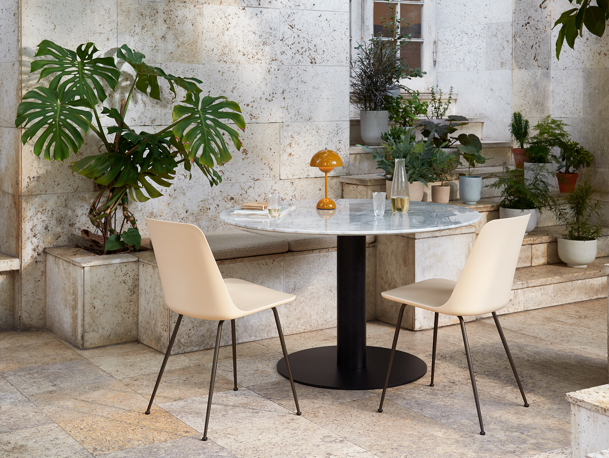 And tradition verner panton flowerpot portable light vp9 lifestyle4