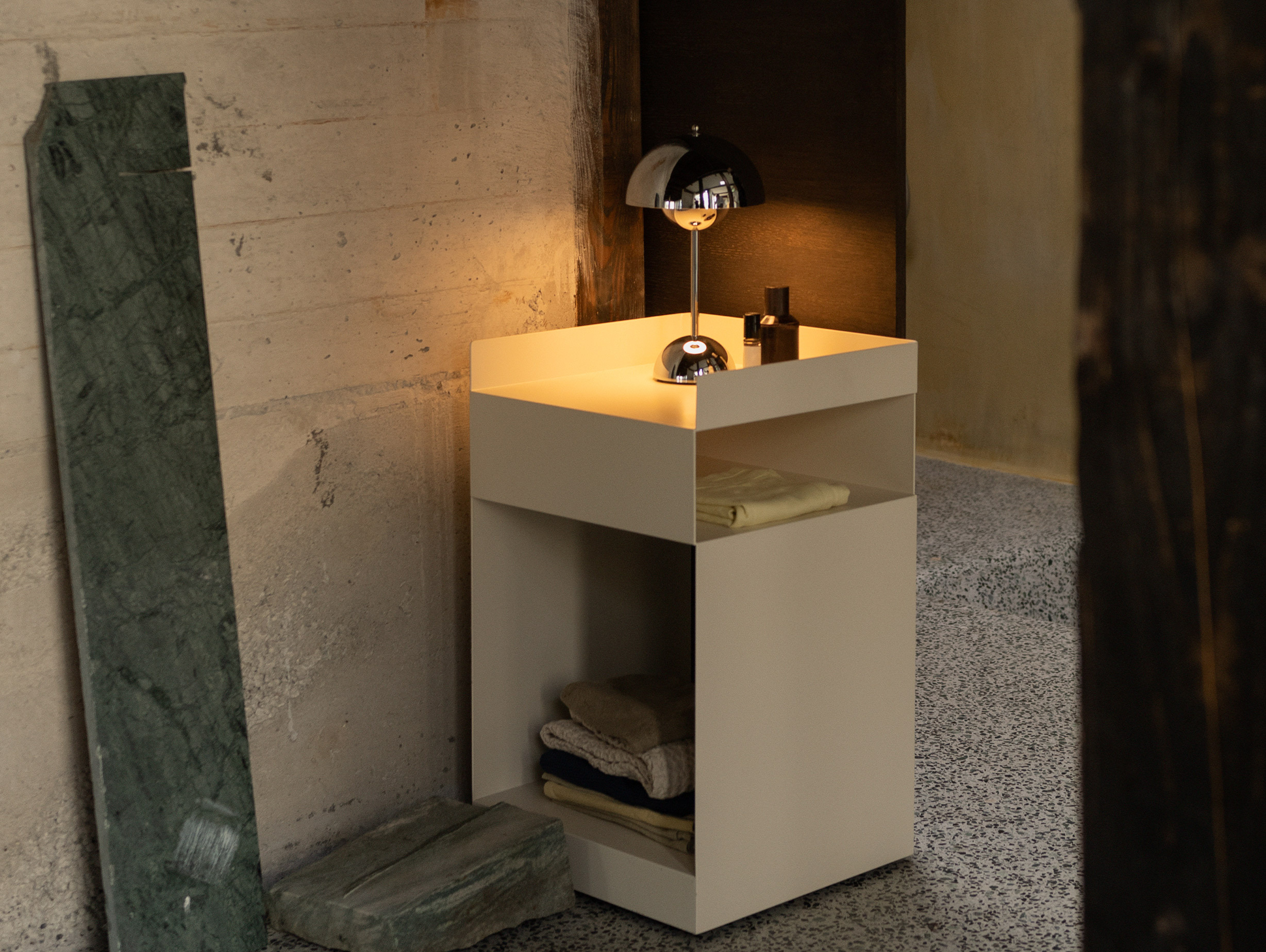 And tradition verner panton flowerpot portable light vp9 lifestyle5