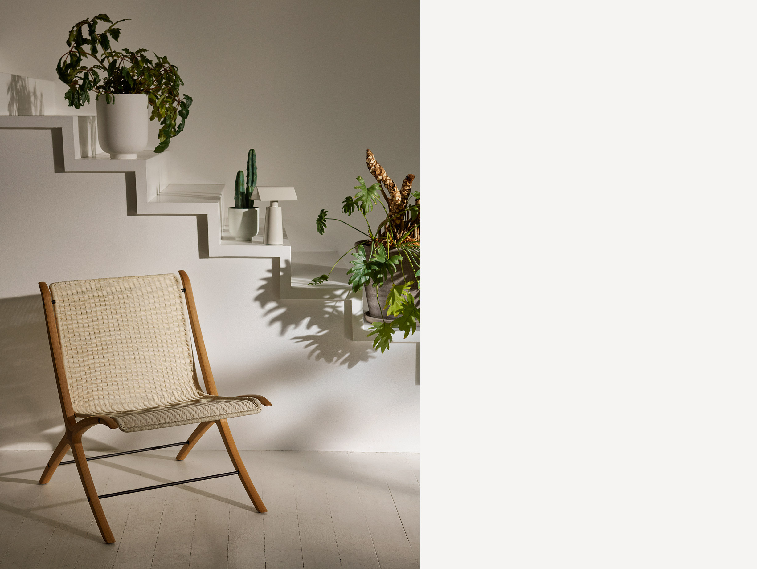 And tradition x lounge chair hm10 oak walnut lifestyle3