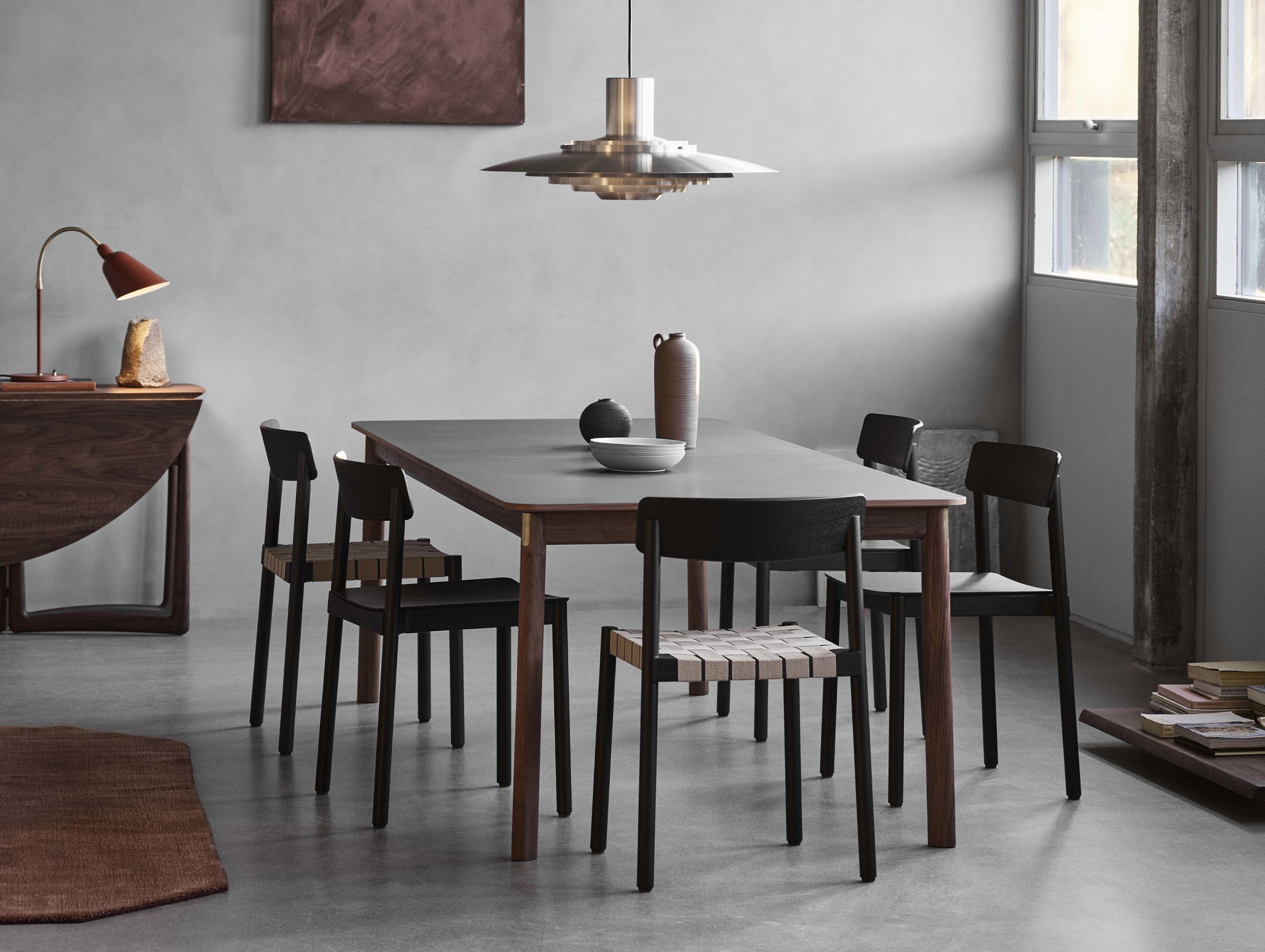 Andtradition hee welling patch table hw1 lifestyle 4