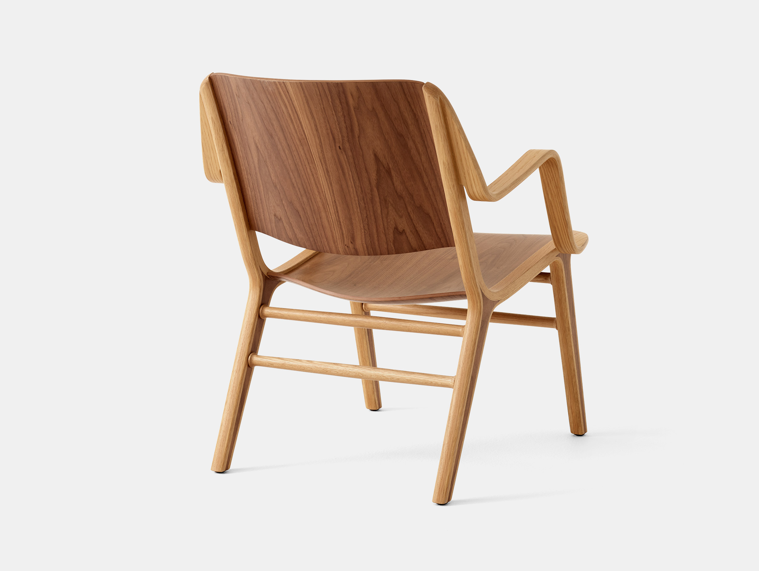 Andtradition hvidt molgaard hm11 ax lounge chair oak walnut2