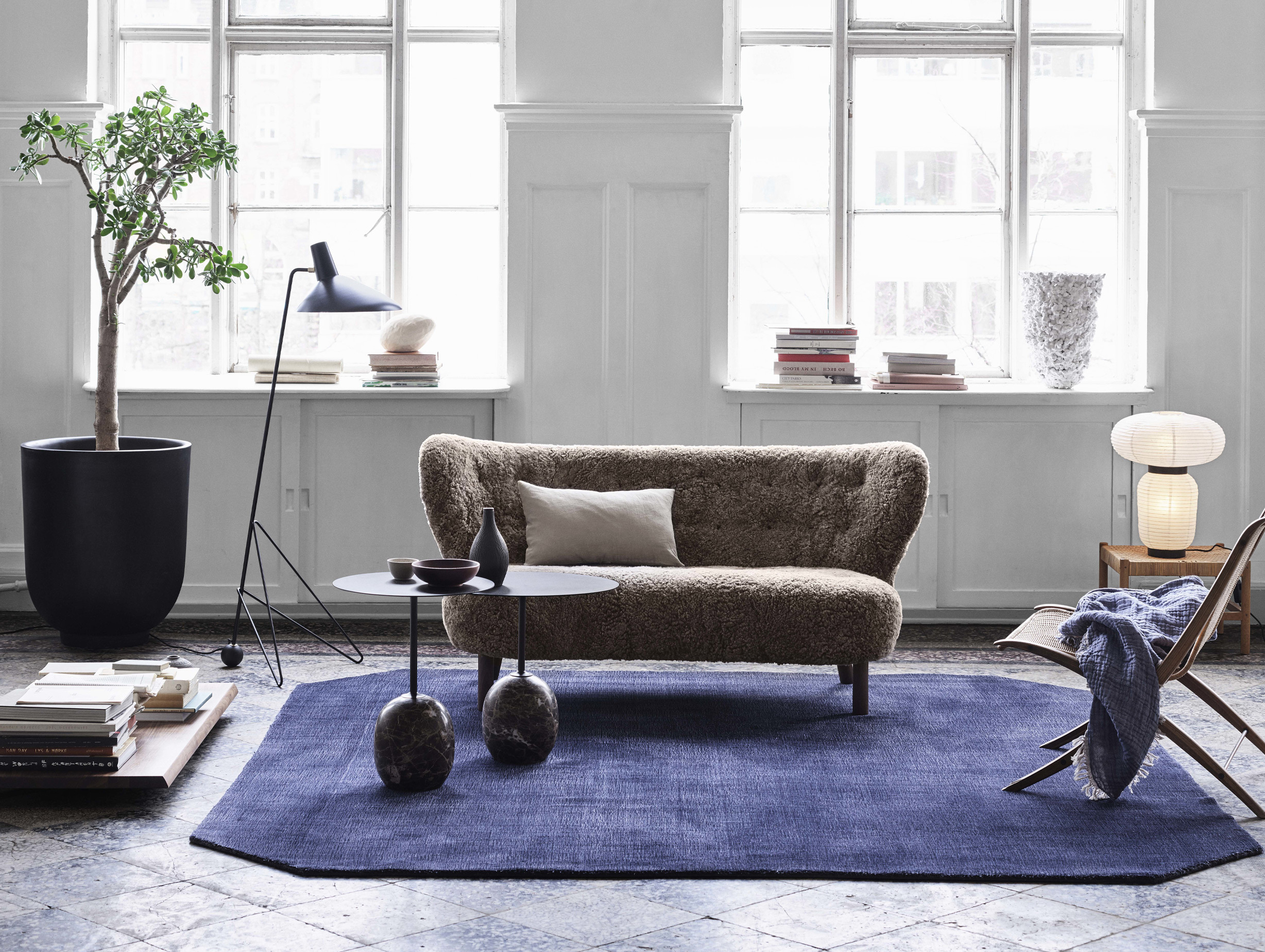 Andtradition viggo boesen little petra sofa lifestyle