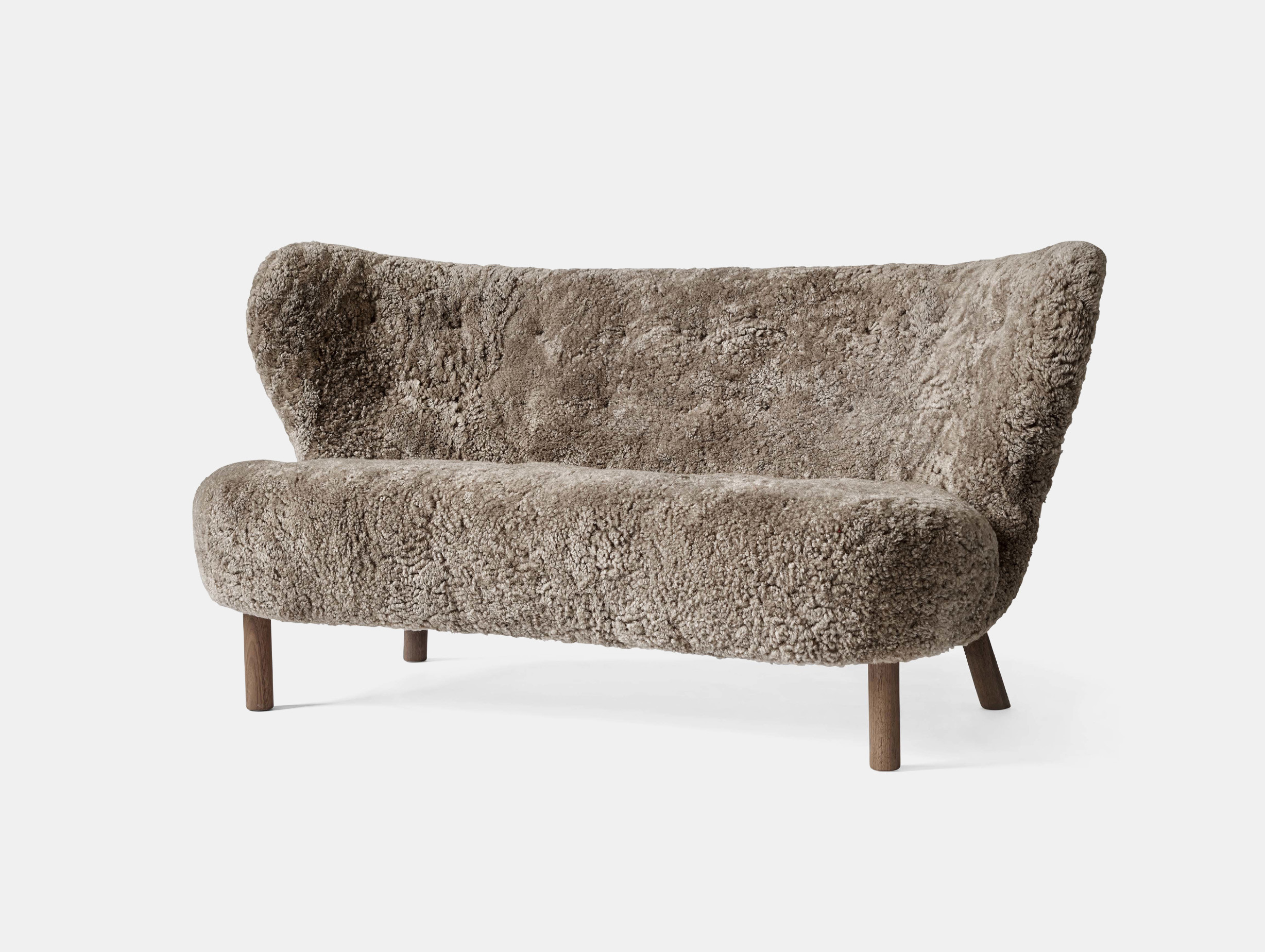 Andtradition viggo boesen little petra sofa walnut sahara sheepskin