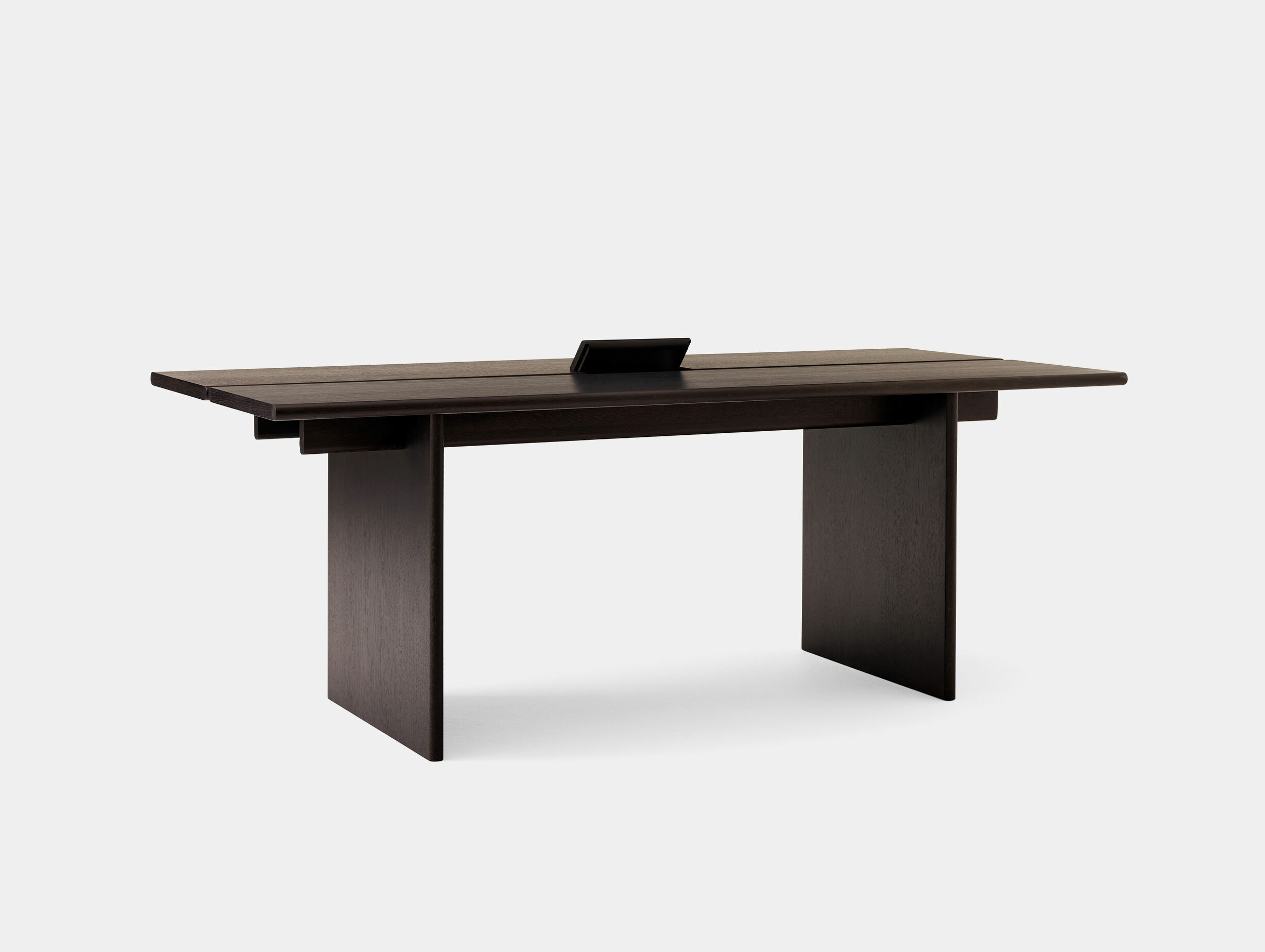 Andtradition oeostudio ita dining table OS1 veneer dark stained oak cable management
