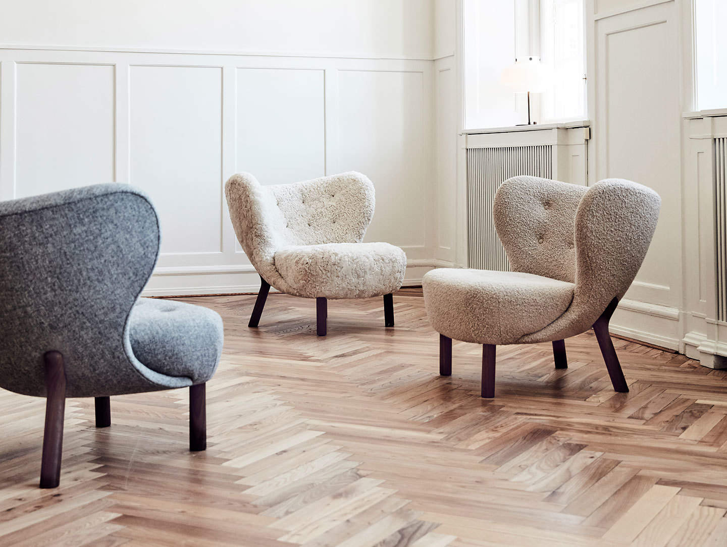 And tradition little petra lounge chair situ 2