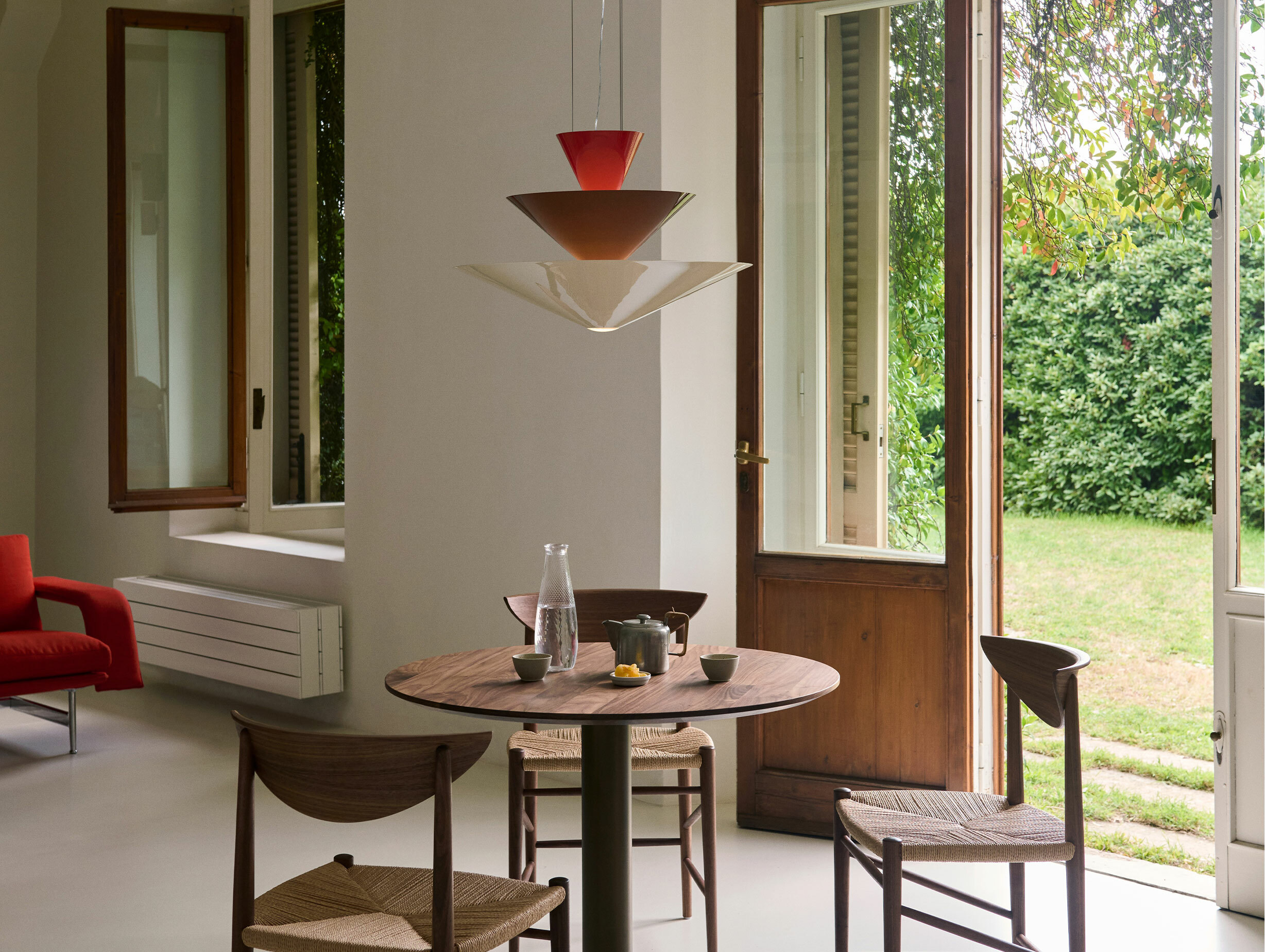 Andtradition Gio LN14 vermilion red dark burgundy ecru white story 4