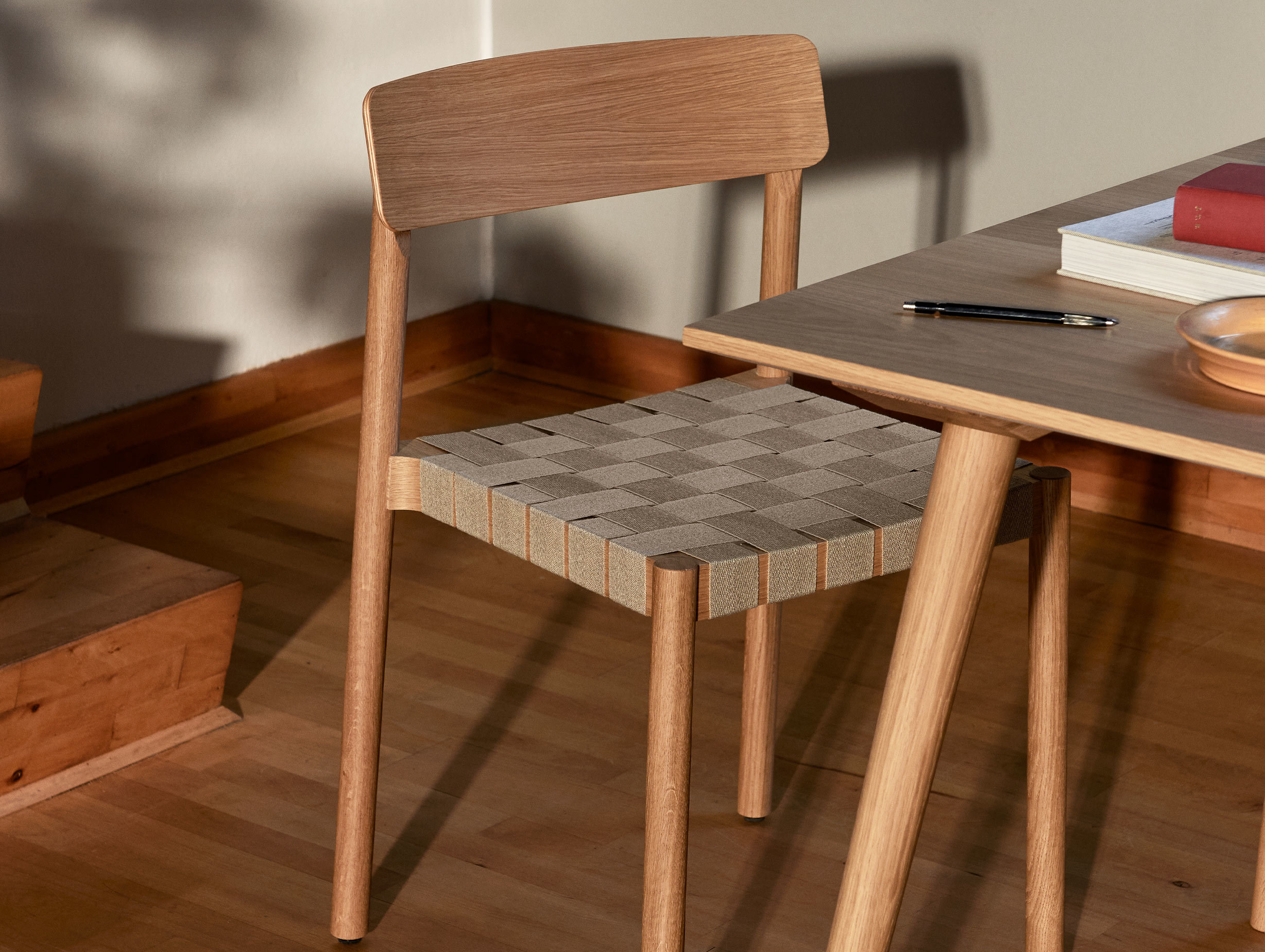 Andtradition betty chair TK1 oak natural ls