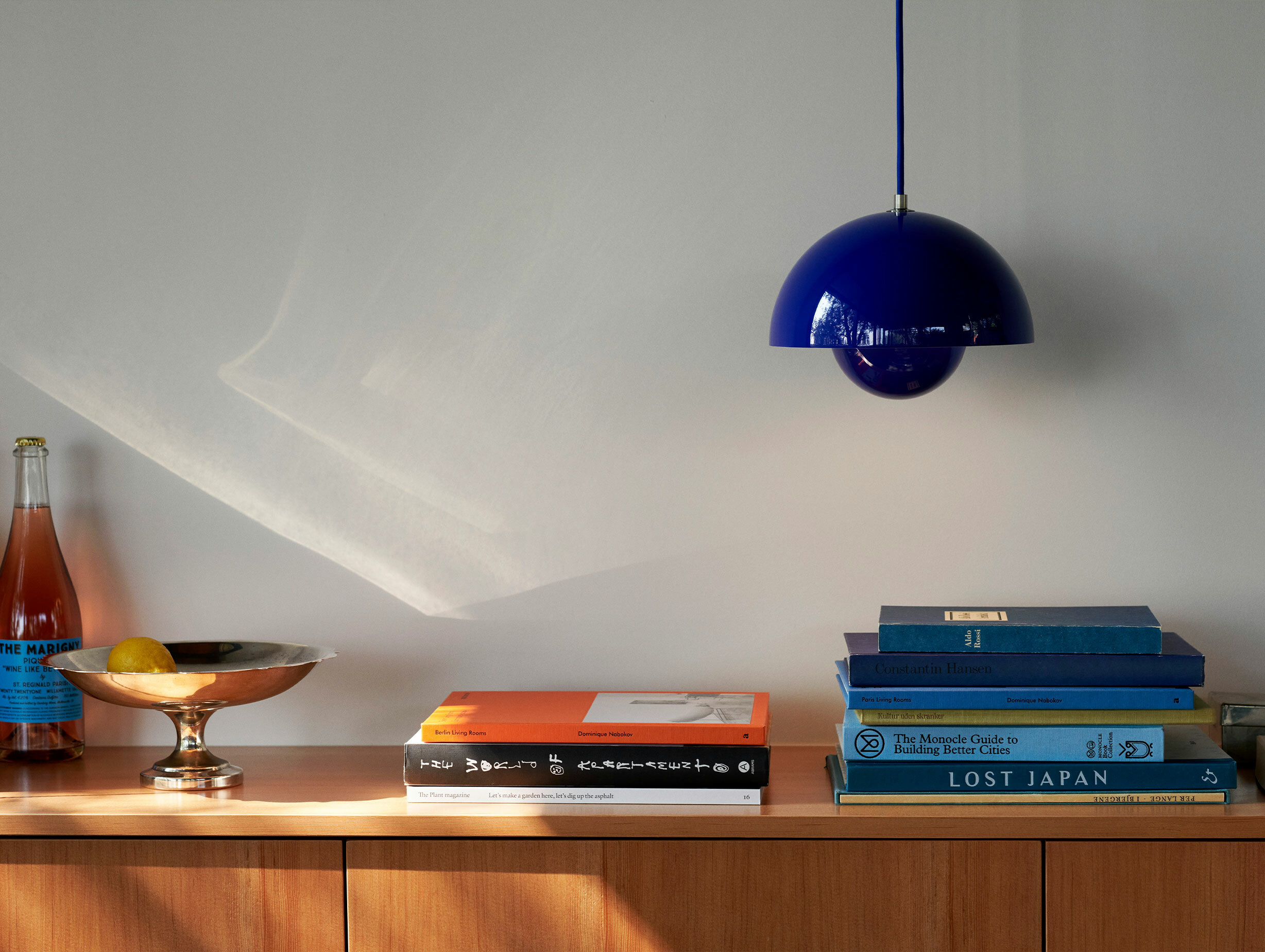 Andtradition flowerpot vp1 cobalt blue ls