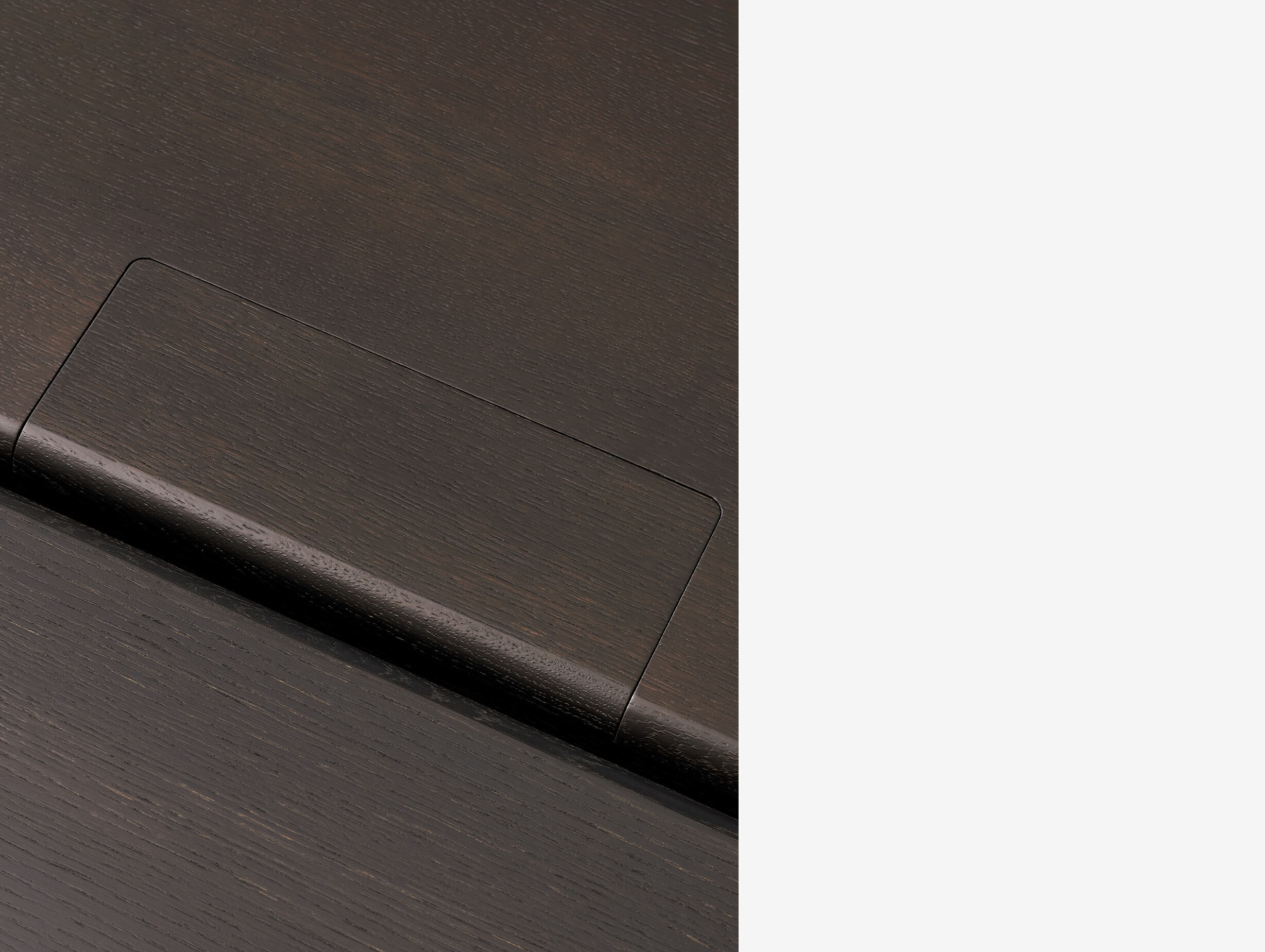 Andtradition oeostudio ita OS1 veneer dark stained oak cable management detail 2