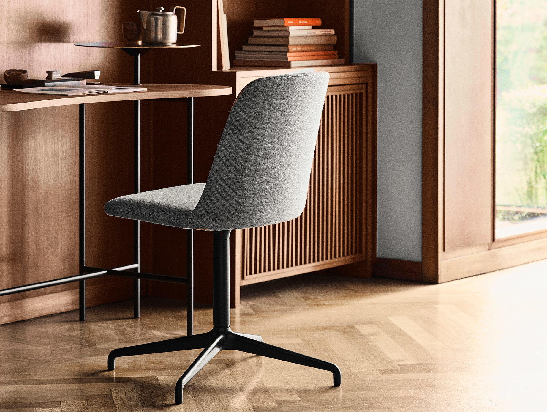 Andtradition rely chair HW13 ls 5