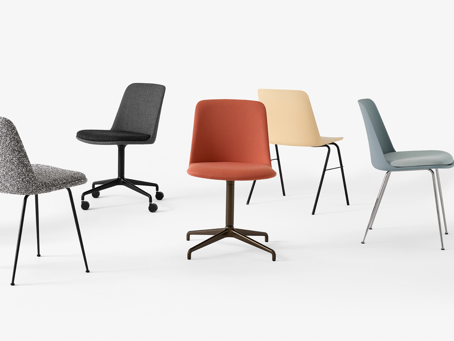 Andtradition rely chair family 2