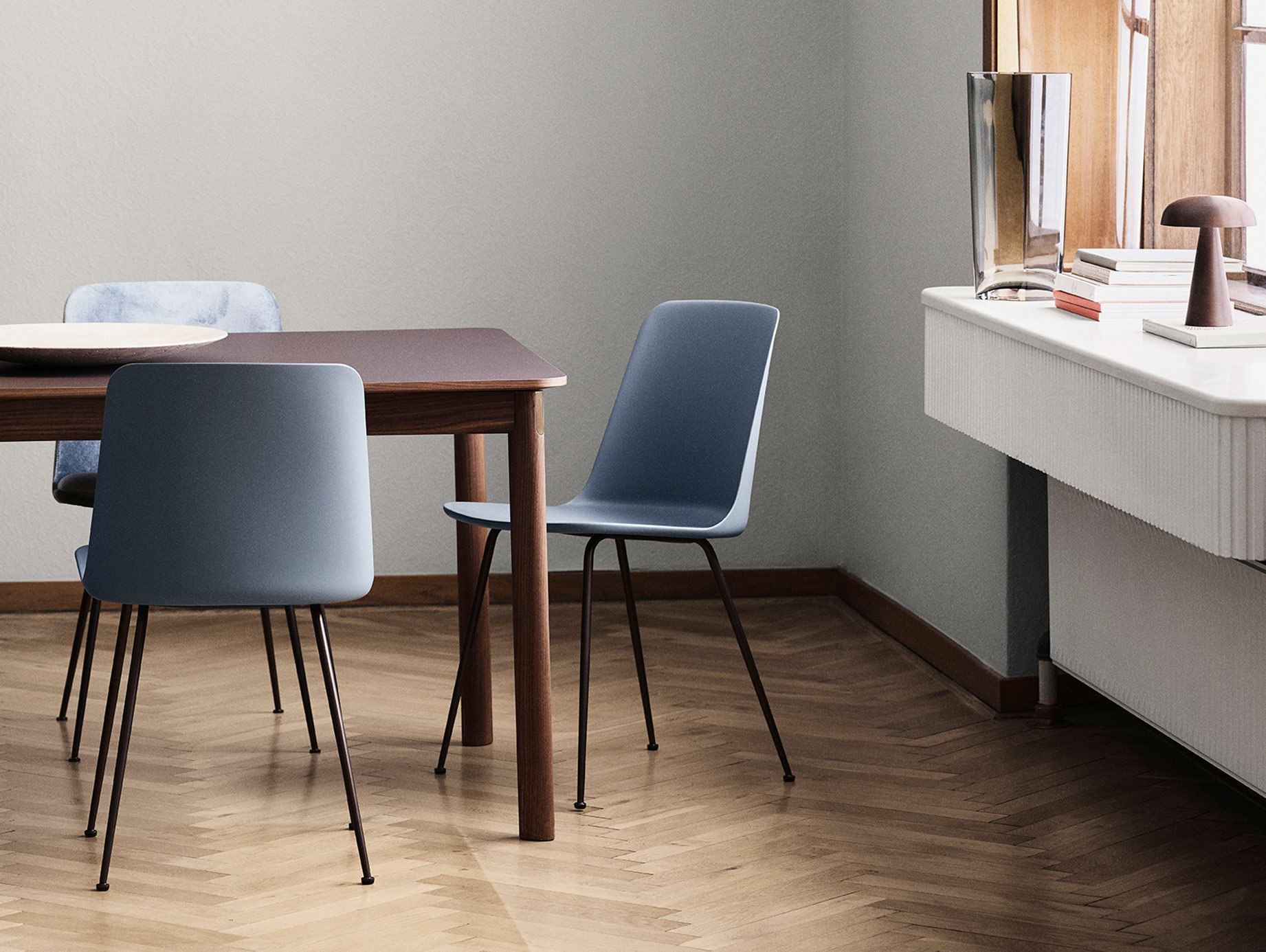 Andtradtion rely chair lifestyle 3