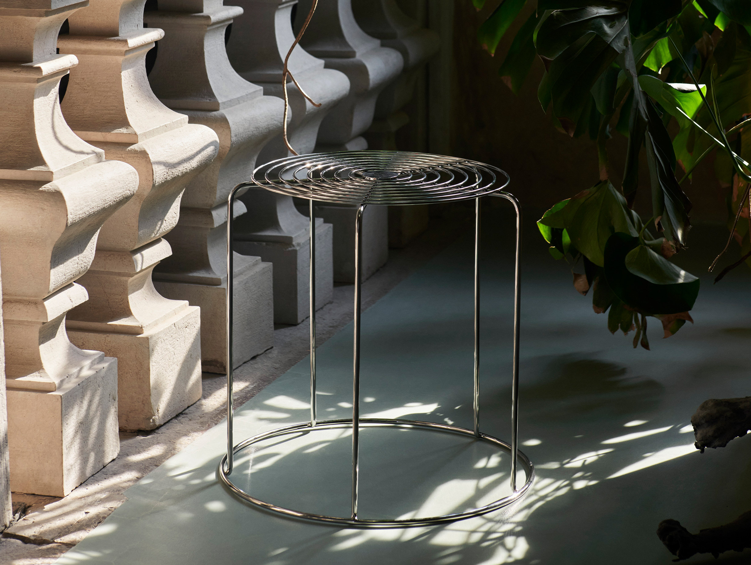 Tradition verner panton wire stool vp11 mirror polished steel lifestyle3