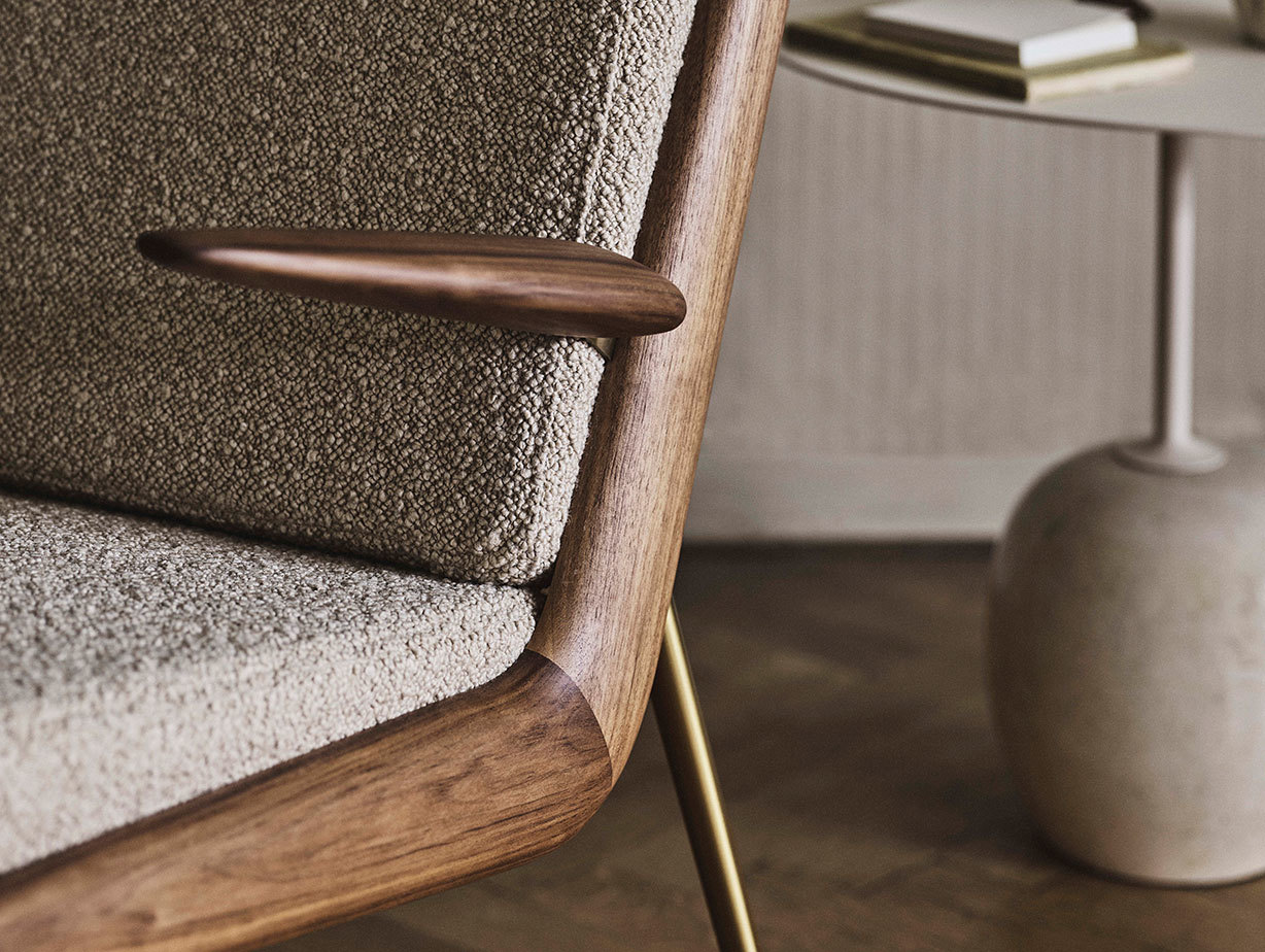 And Tradition Boomerang HM2 walnut arm detail 2