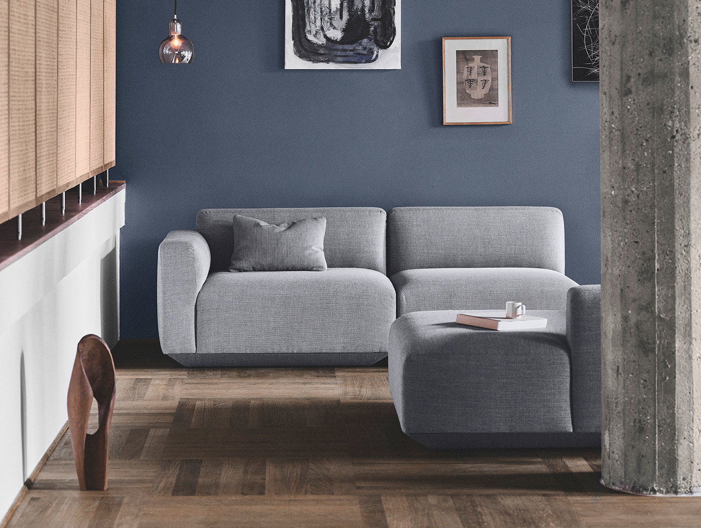 And Tradition Develius sofa EV1 7 Mega Bulb SR2 light