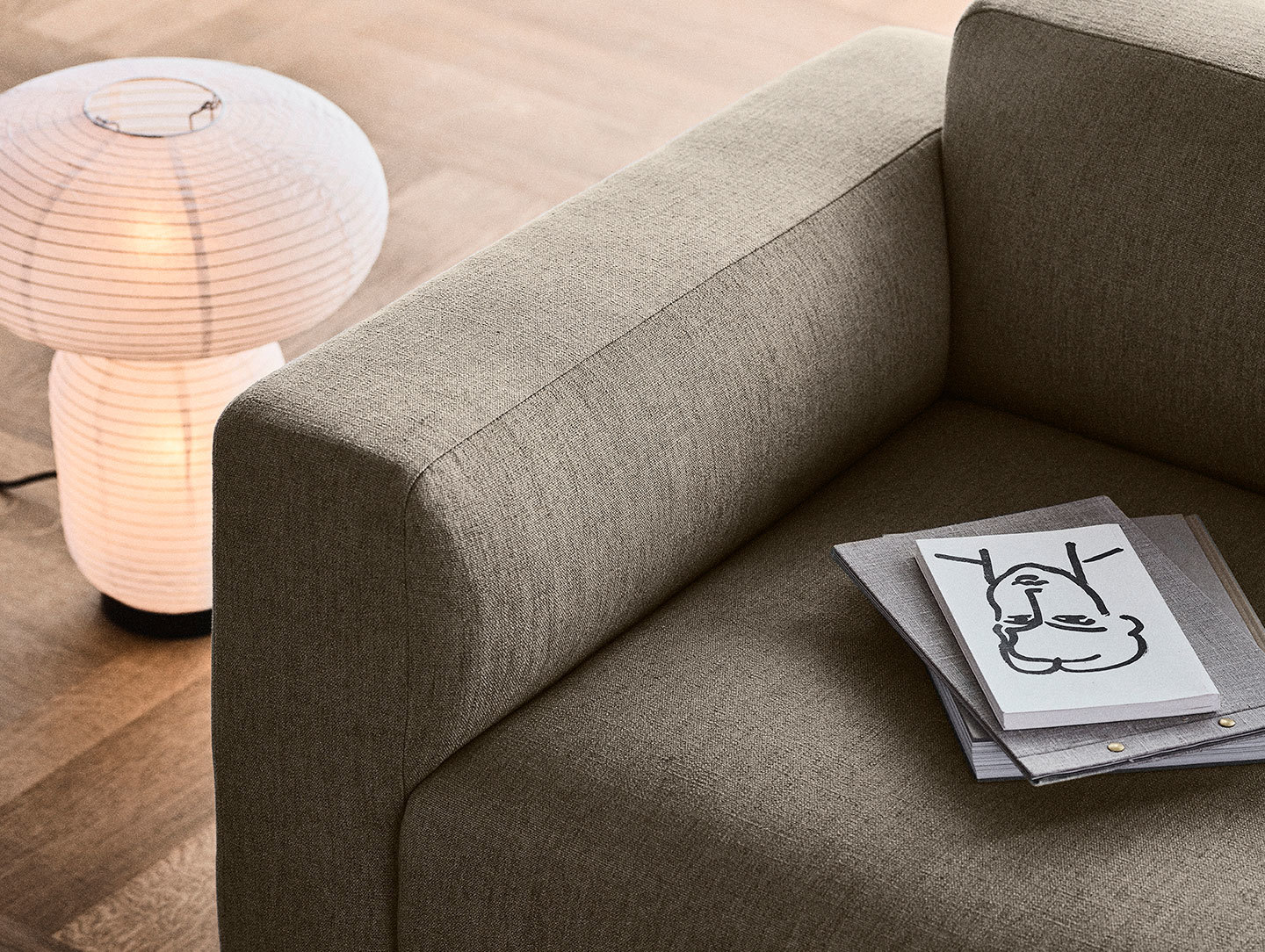 And Tradition Develius sofa detail EV1 7 Formakami JH18 light