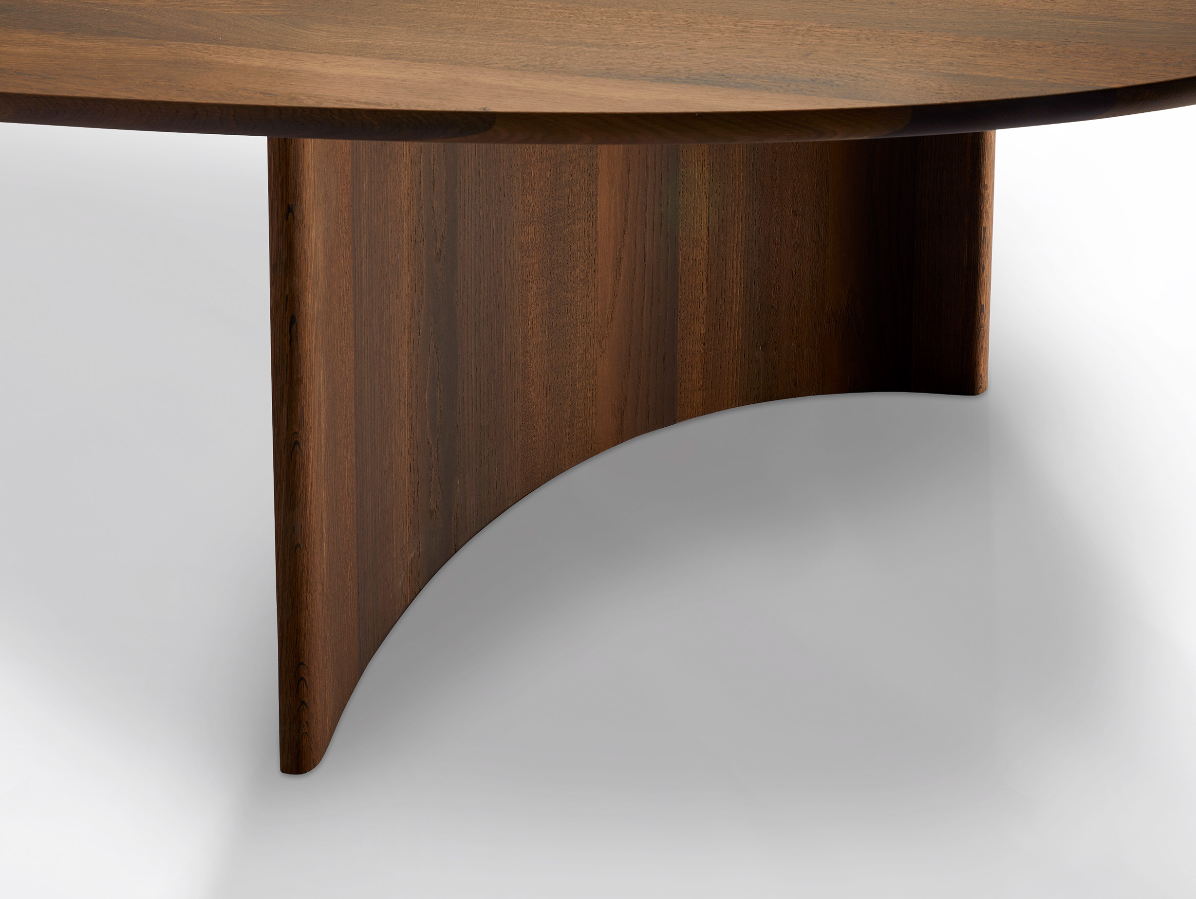 Arco sabine marcelis dew dining table lifestyle 2