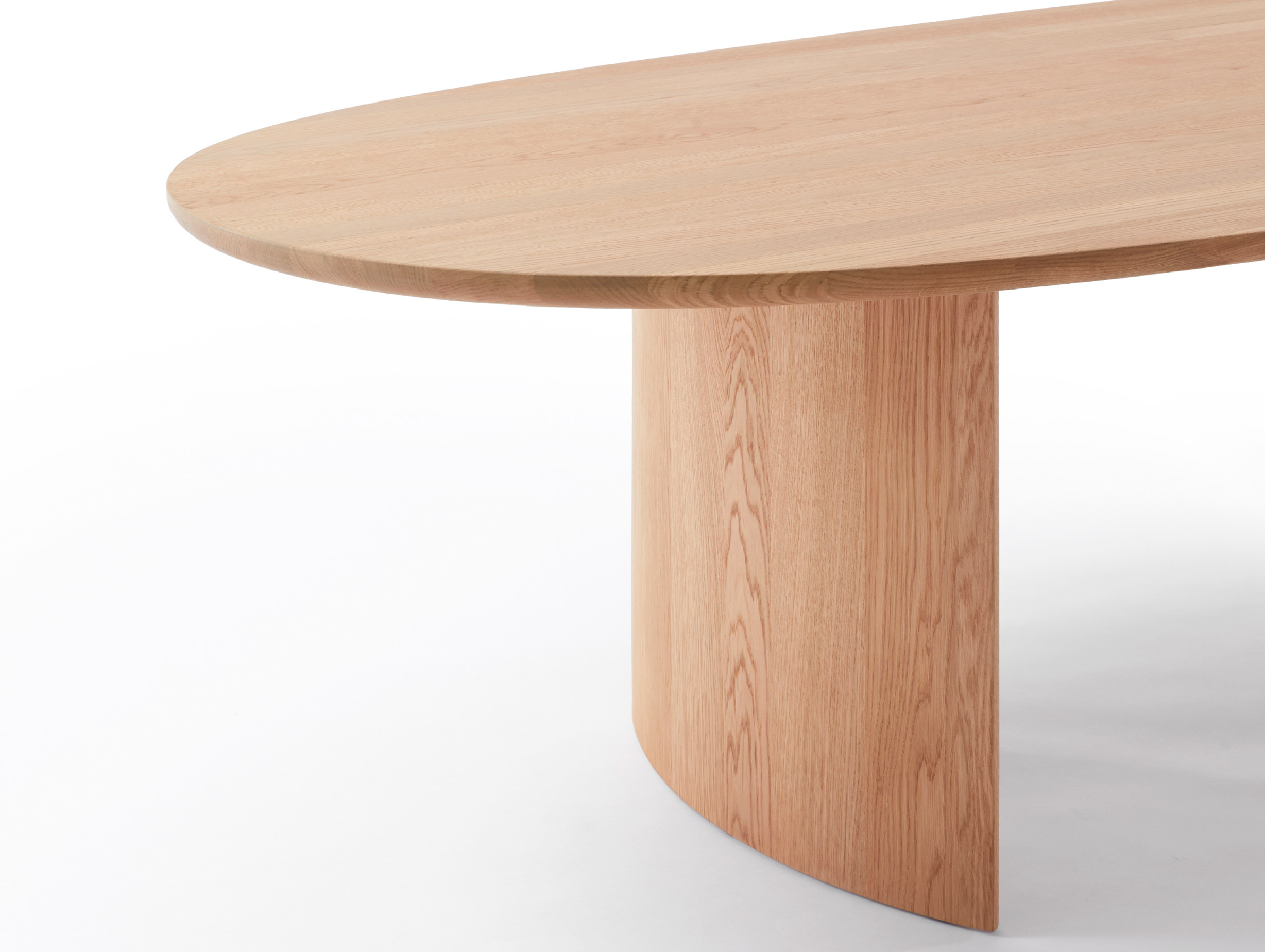 Arco sabine marcelis dew dining table lifestyle 3