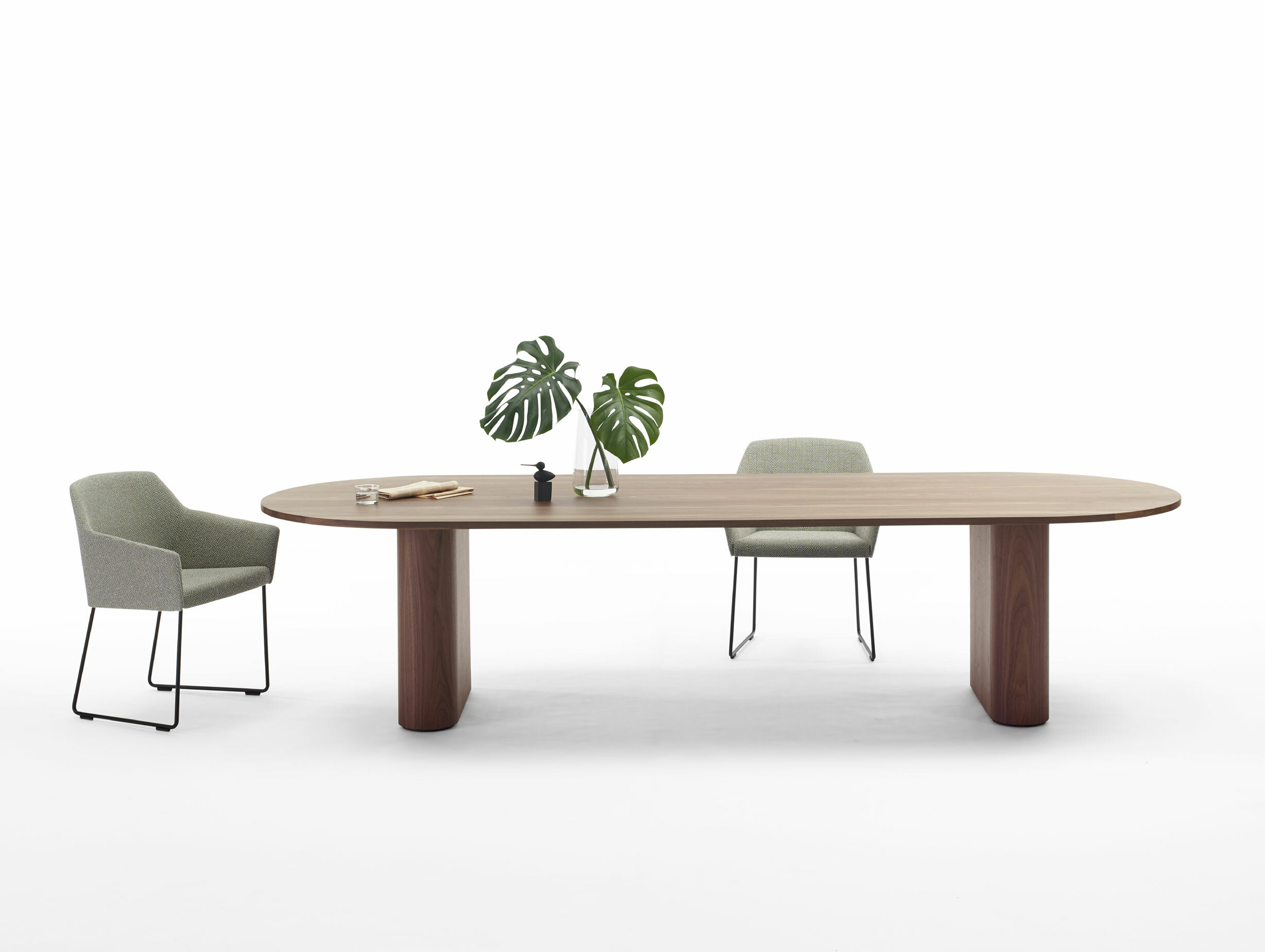 Arco joost van der vecht kami oval table