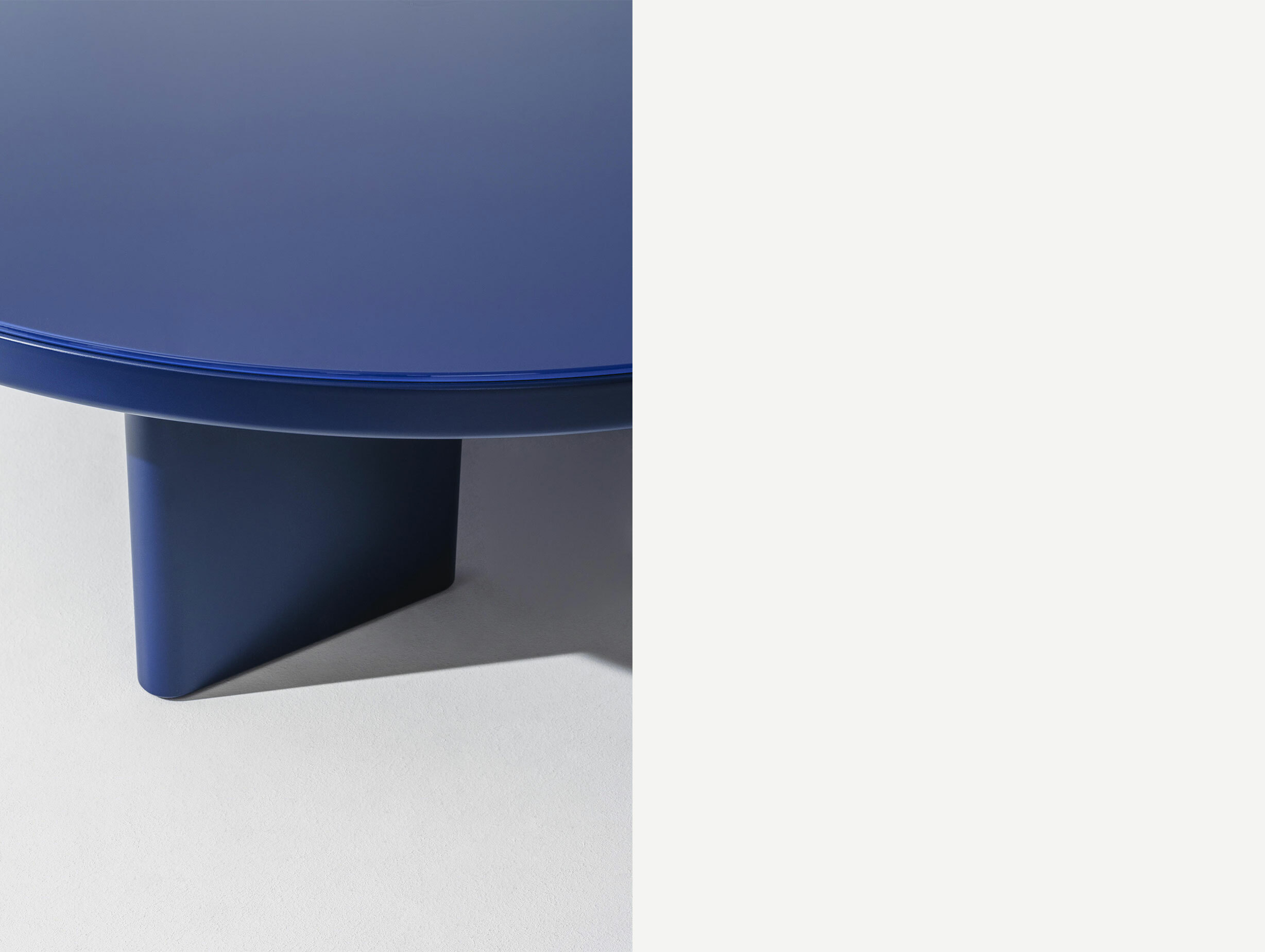 Arper Doshi Levien Roopa Coffee Table Round Lifestyle 6