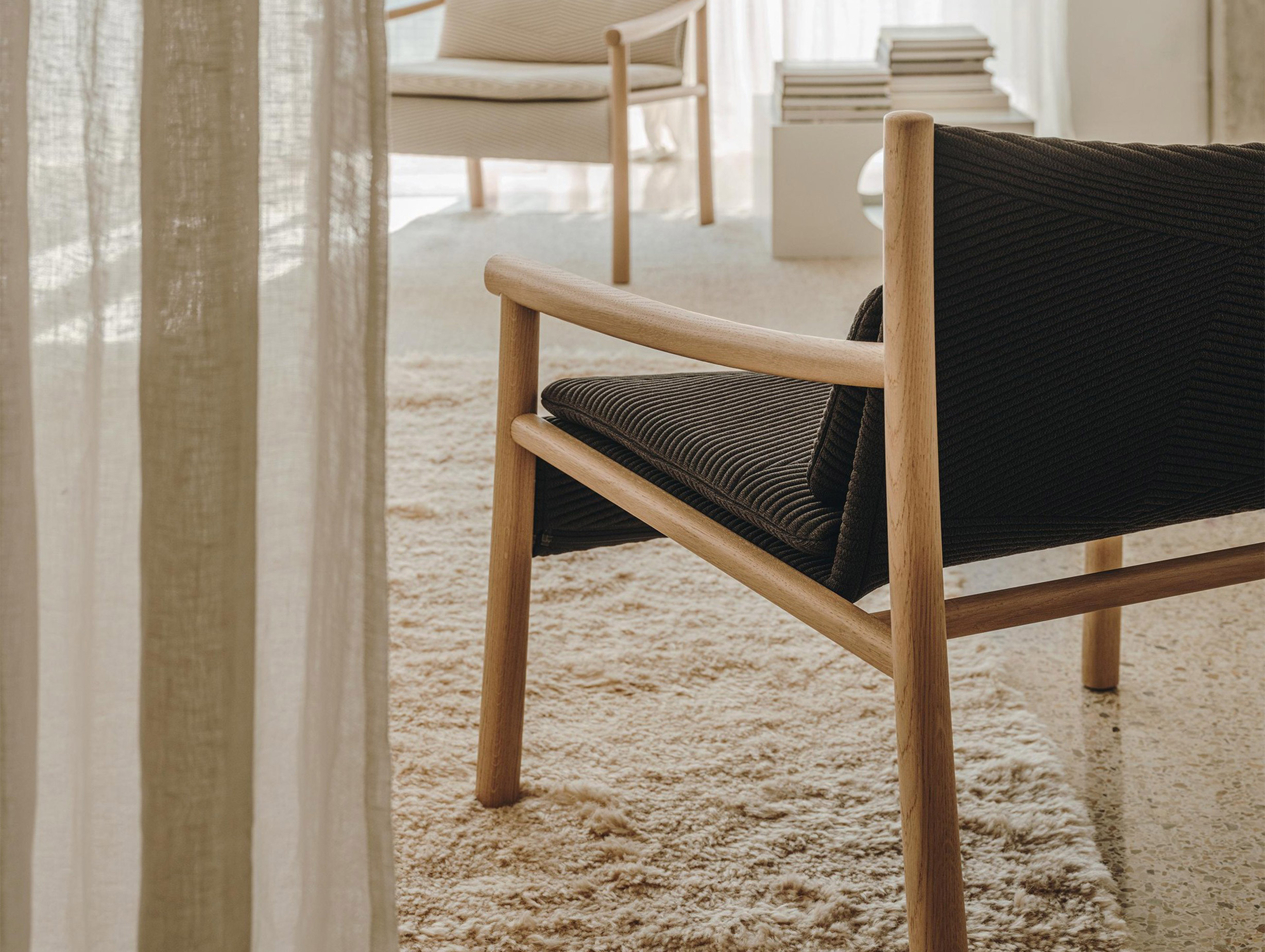 Arper lievore altherr kata lounge chair lifestyle5