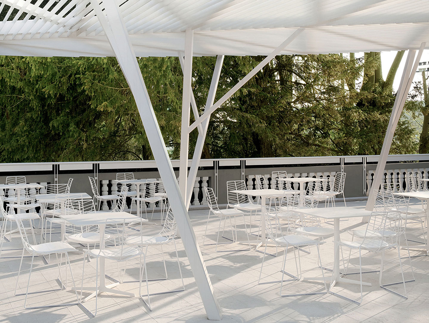 Arper Leaf Chair And Table Restaurant