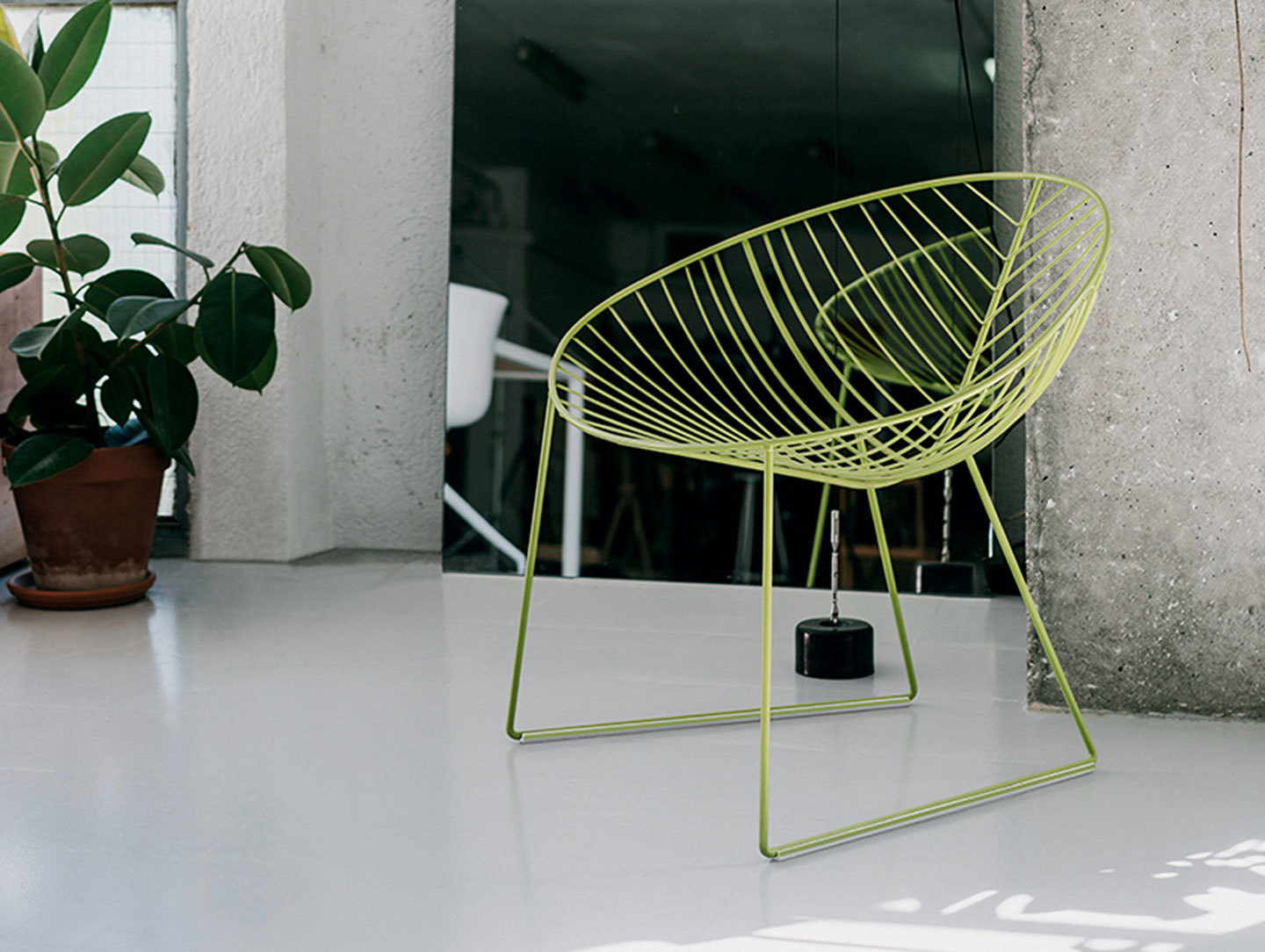 Arper Leaf Outdoor Lounge Chair