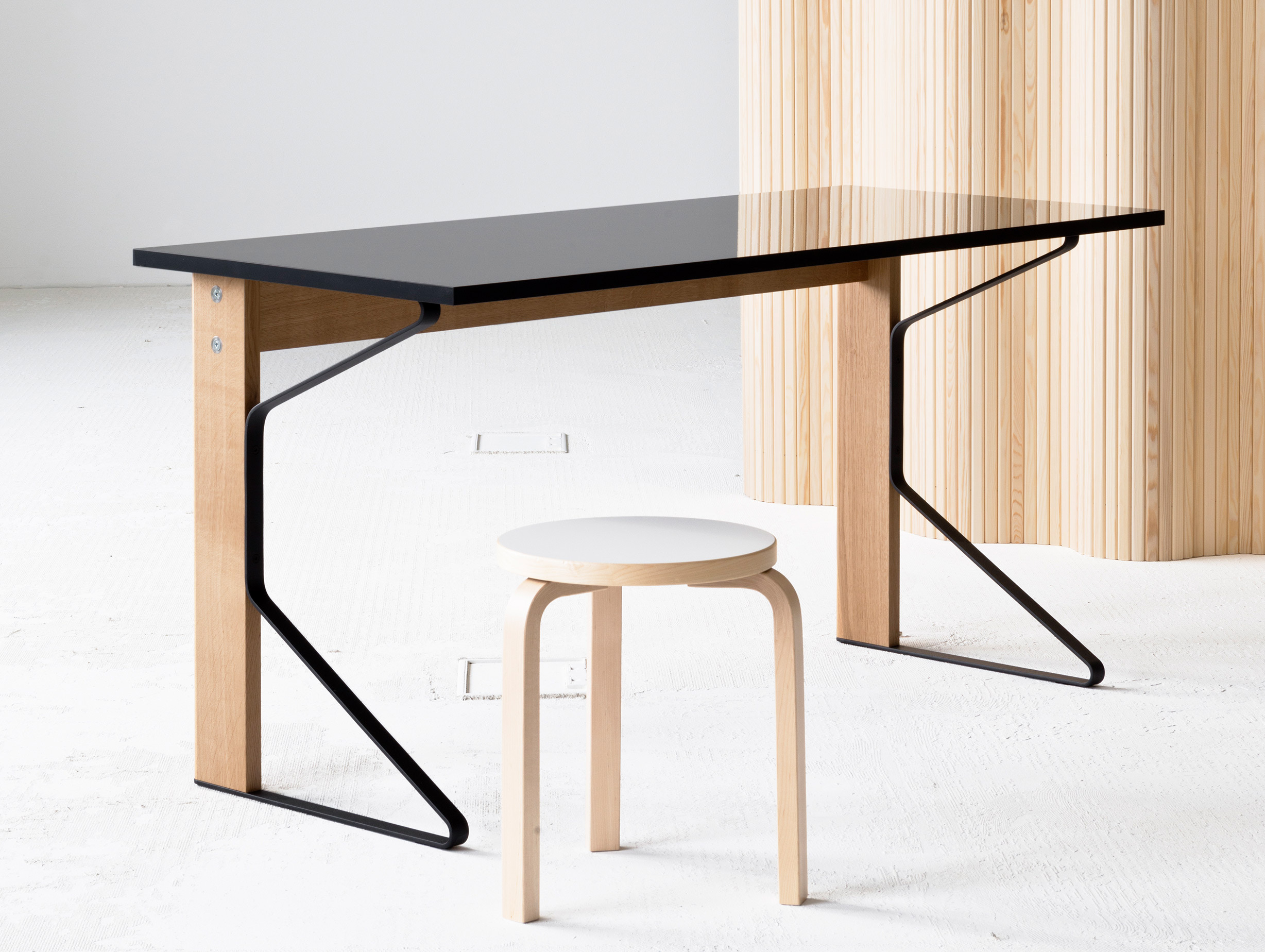 Artek bouroullec kaari desk lifestyle 10