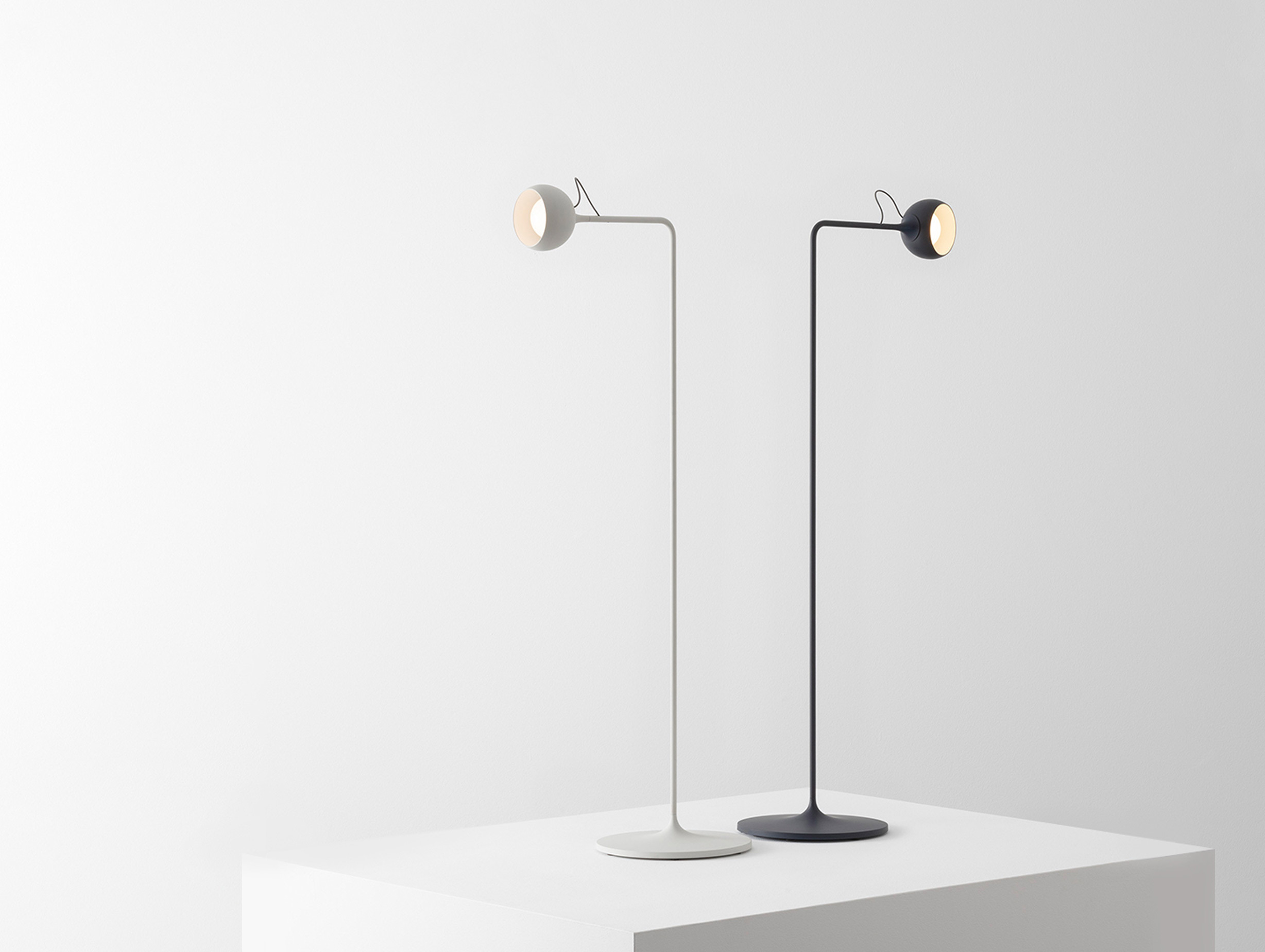 Artemide foster partners ixa reading floor lamp lifestyle3