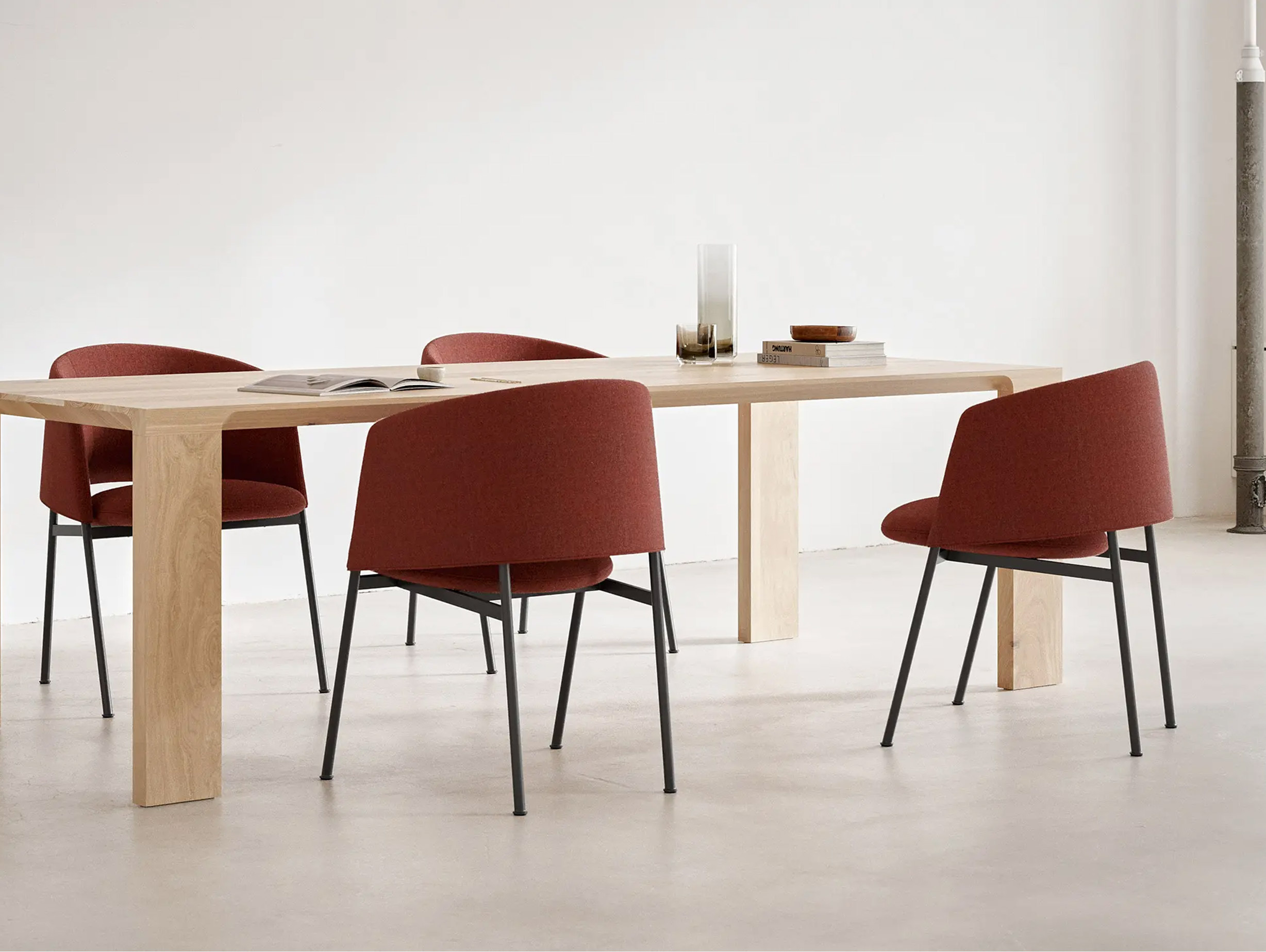 Bensen Collar Dining Chair Niels Bendtsen Lifestyle 1