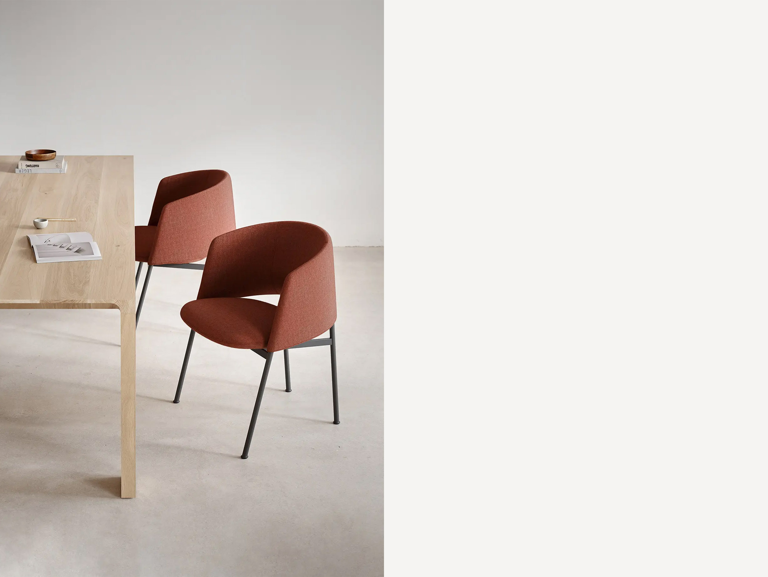 Bensen Collar Dining Chair Niels Bendtsen Lifestyle 3
