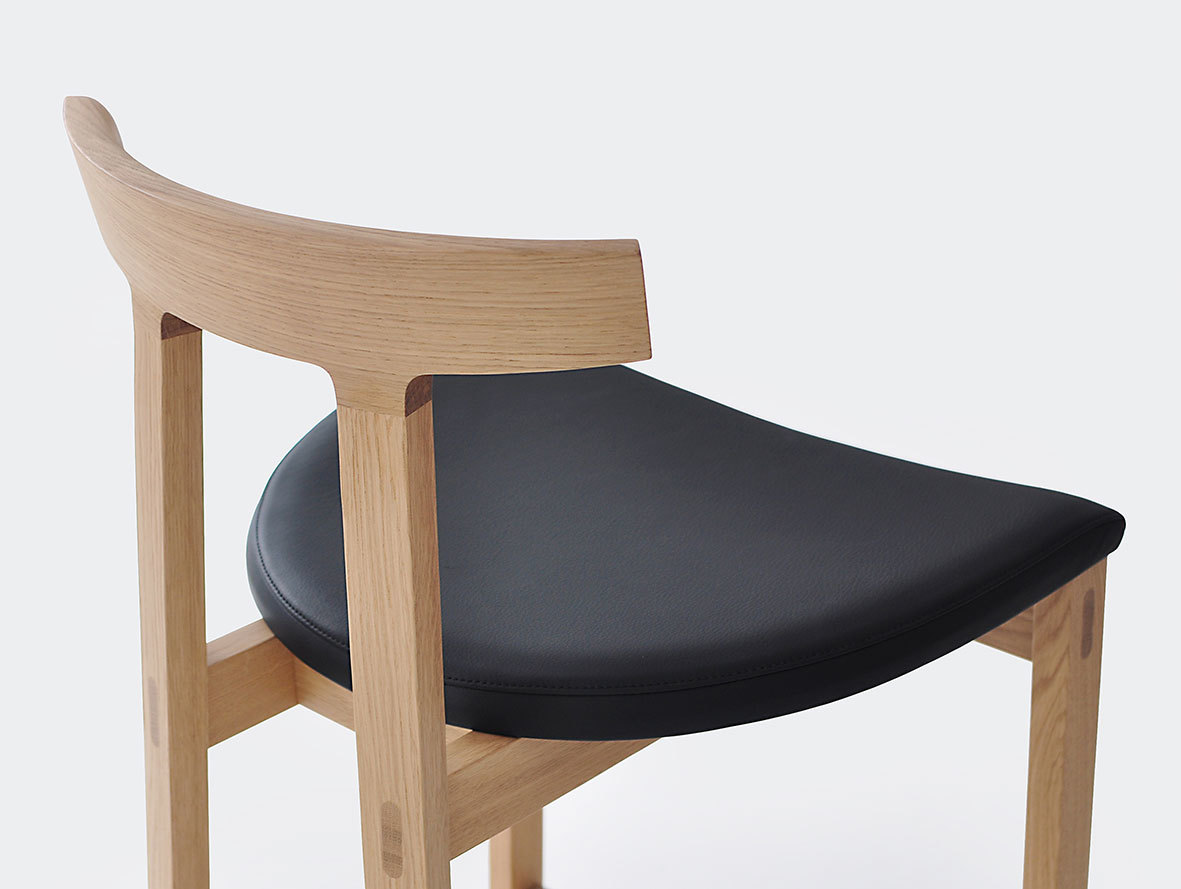 Bensen torii stool oak detail 1