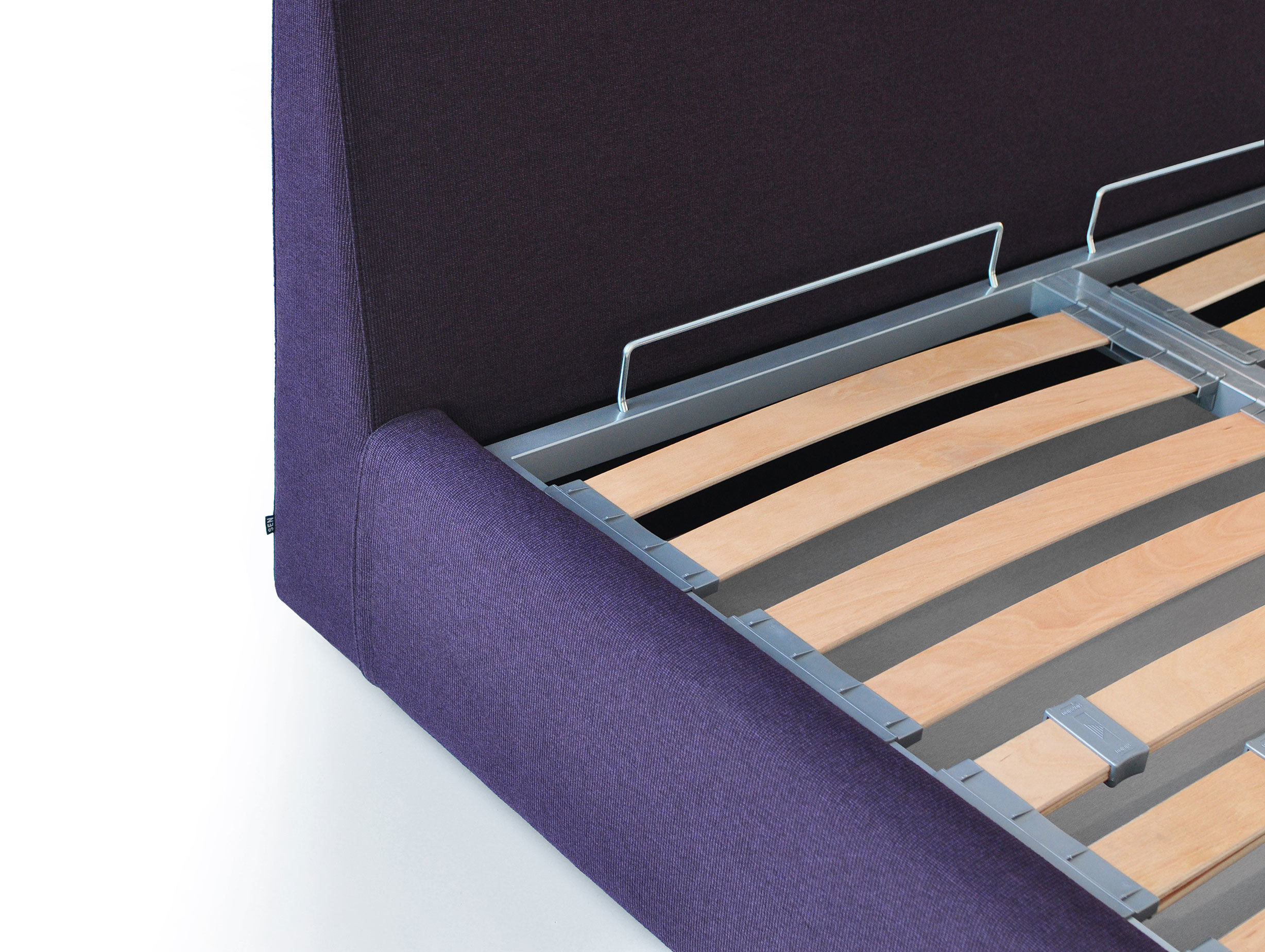 Bensen Everest Bed Detail