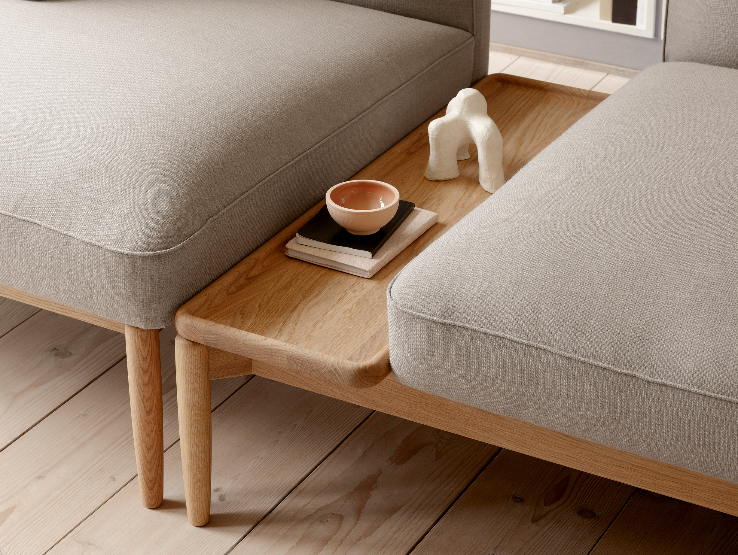 Carl hansen EOOS E300 embrace sofa lifestyle3