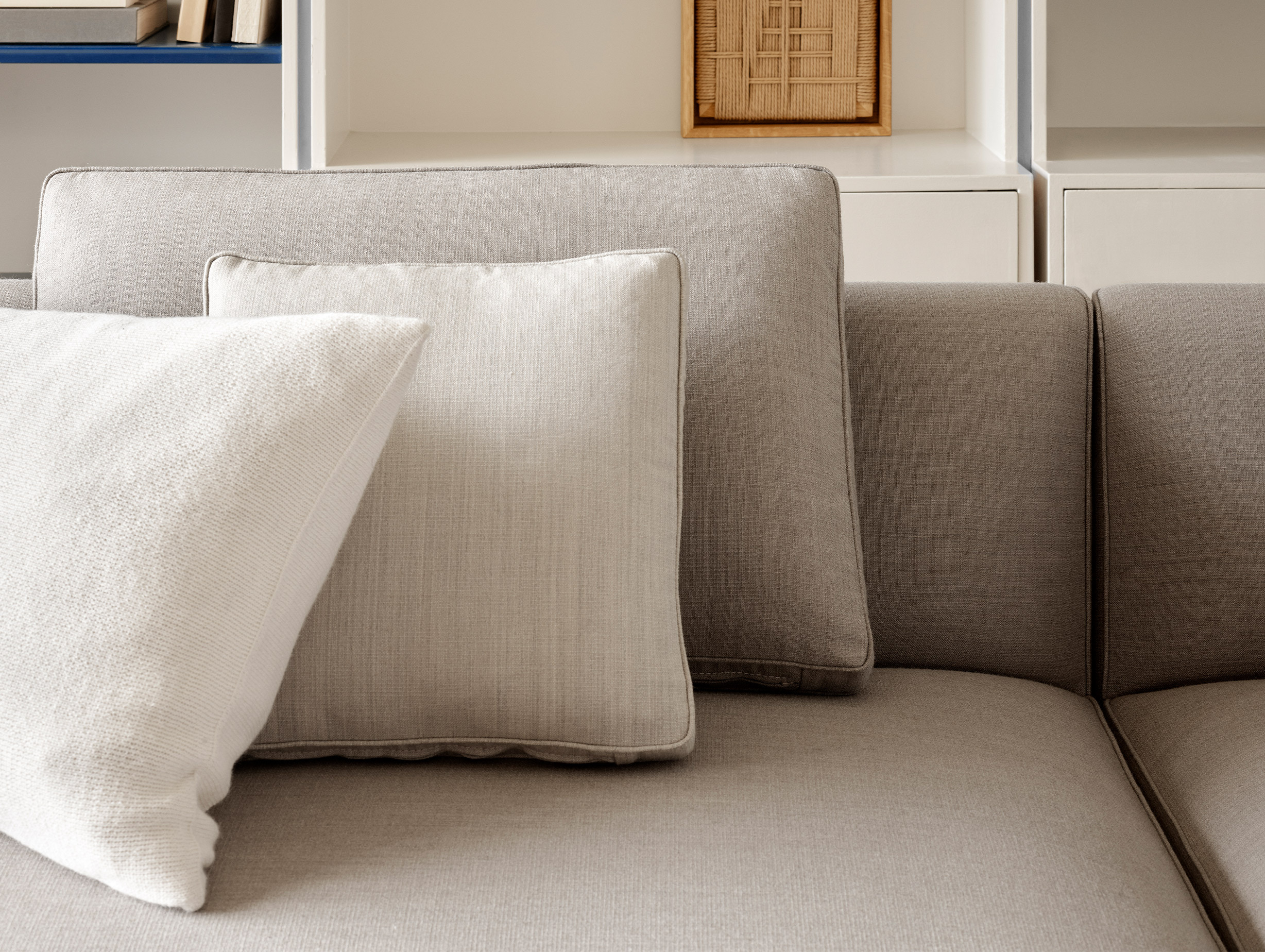 Carl hansen EOOS E300 embrace sofa lifestyle4