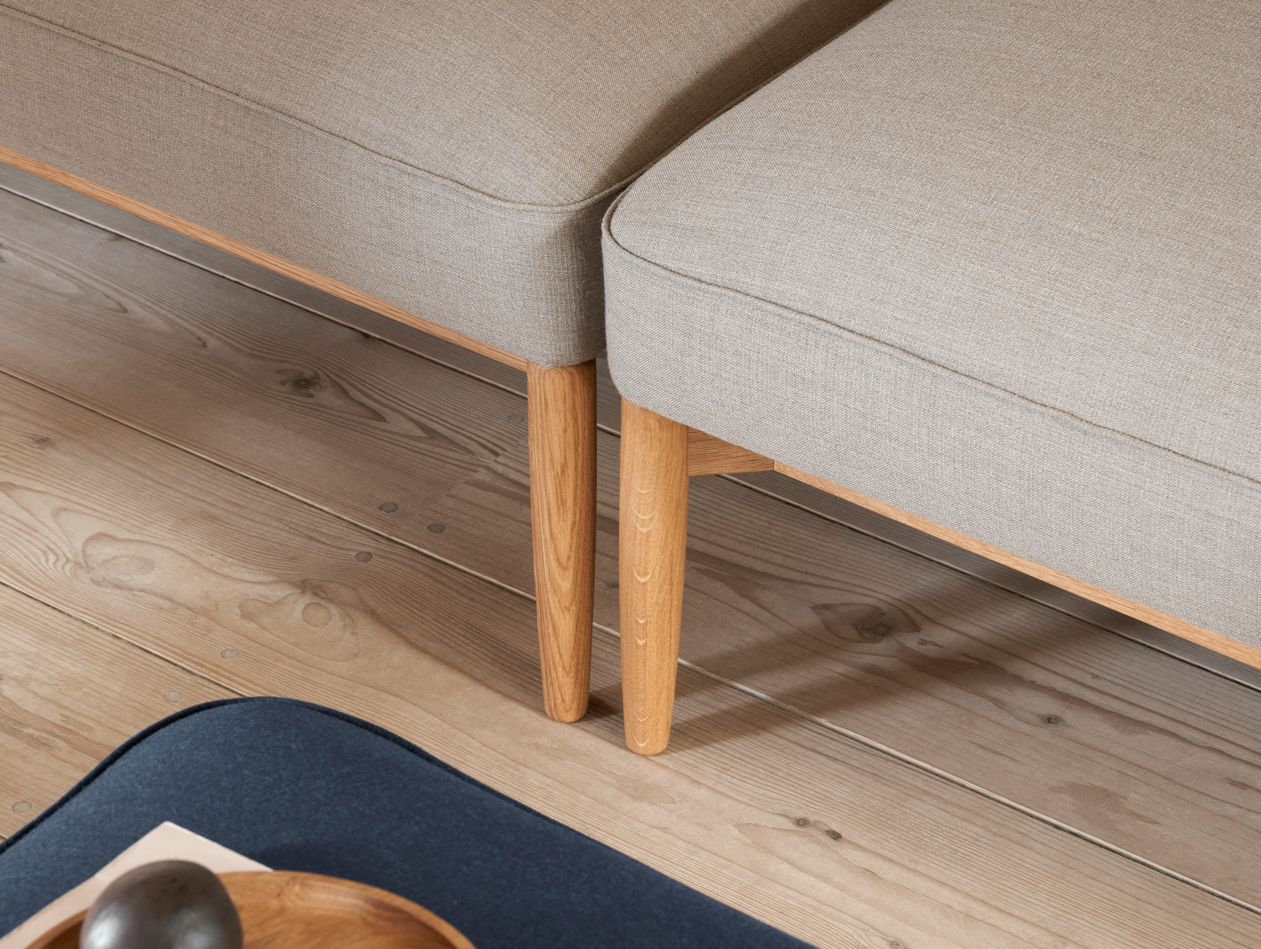 Carl hansen EOOS E300 embrace sofa lifestyle5